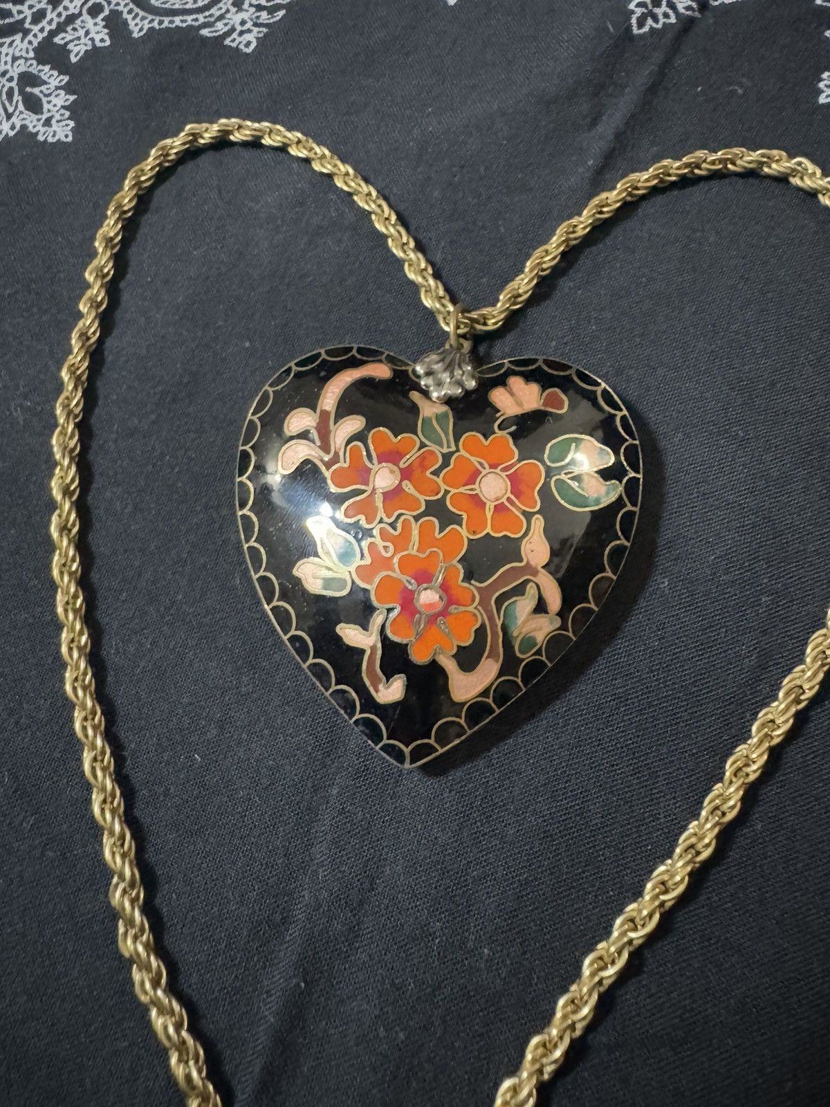 Vintage VINTAGE CLOISENNÉ HEART PENDANT BIG! GOLD TONE CHAIN. EUC Size ONE SIZE - 3 Thumbnail