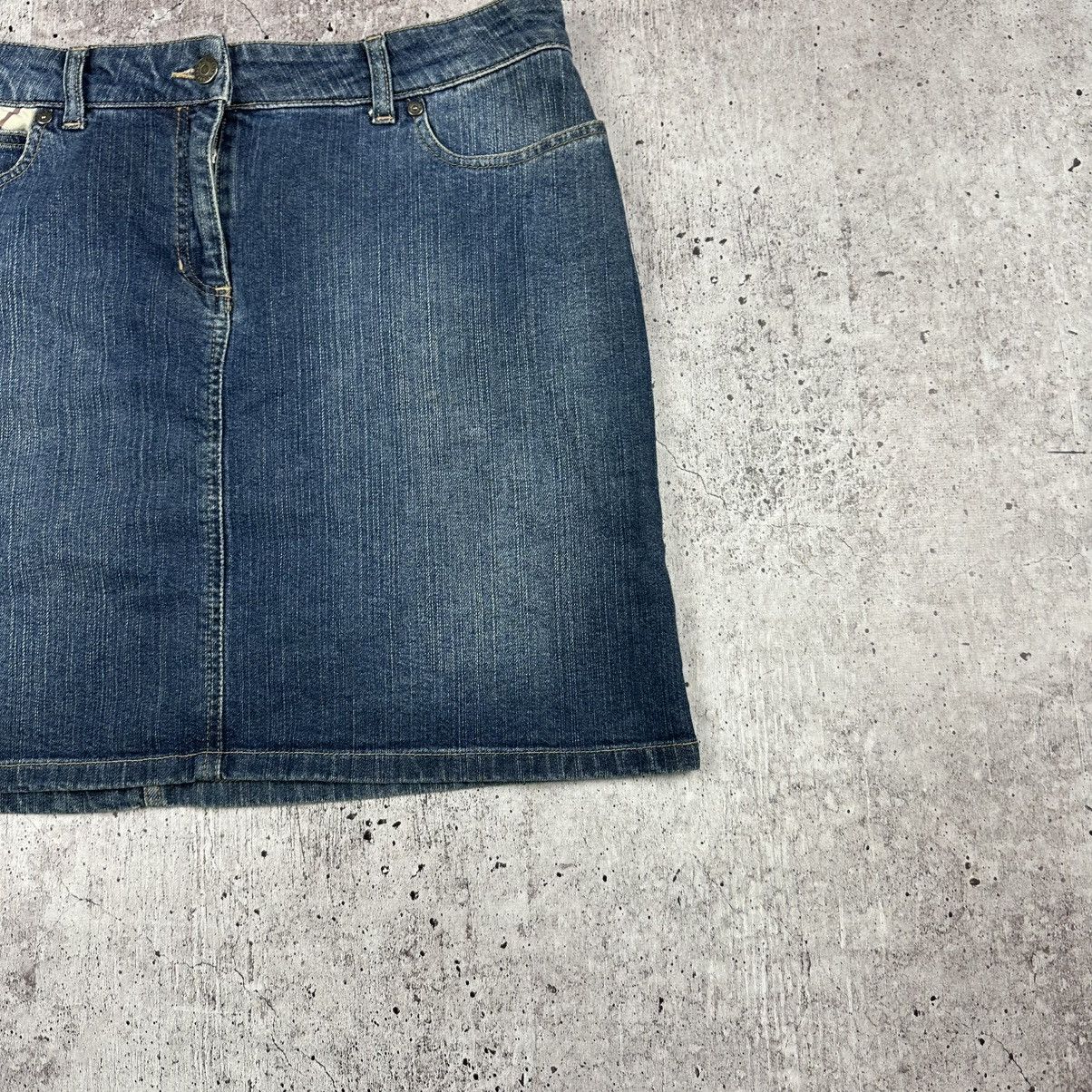 Burberry Women's Burberry London Nova Check Mini Skirt Size 30" / US 8 / IT 44 - 4 Thumbnail