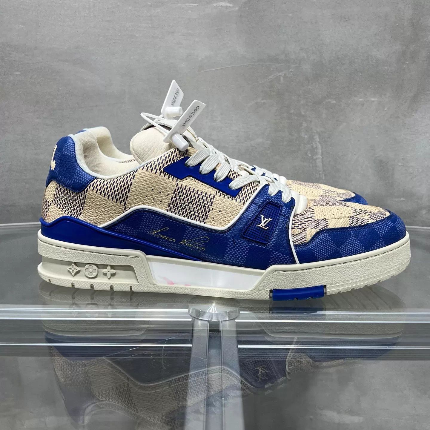 Louis Vuitton LV Trainer White Blue Monogram UK8/42 Size US 9 / EU 42 - 4 Thumbnail