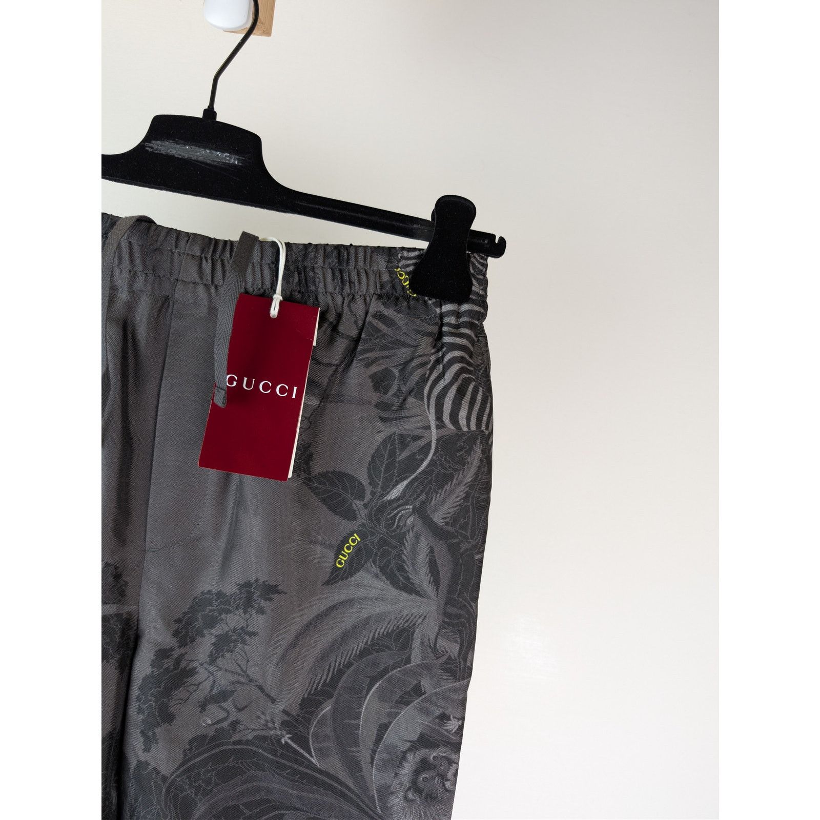 Gucci o1rshd1 Flora & Fauna Print Silk Shorts in Anthracite Gray Size US 32 / EU 48 - 5 Thumbnail