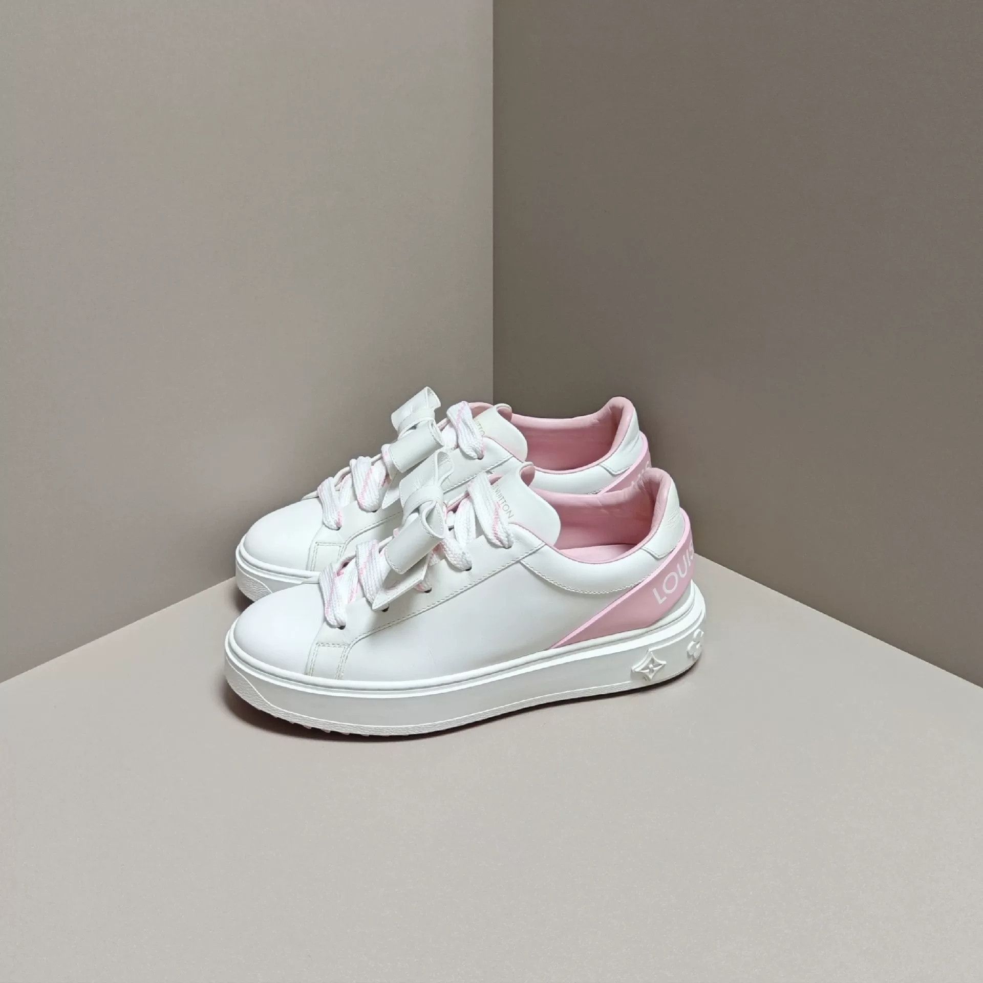 Louis Vuitton Louis Vuitton Pink Lowtop Sneakers us_5 Women Size US 5 / IT 35 - 1 Thumbnail