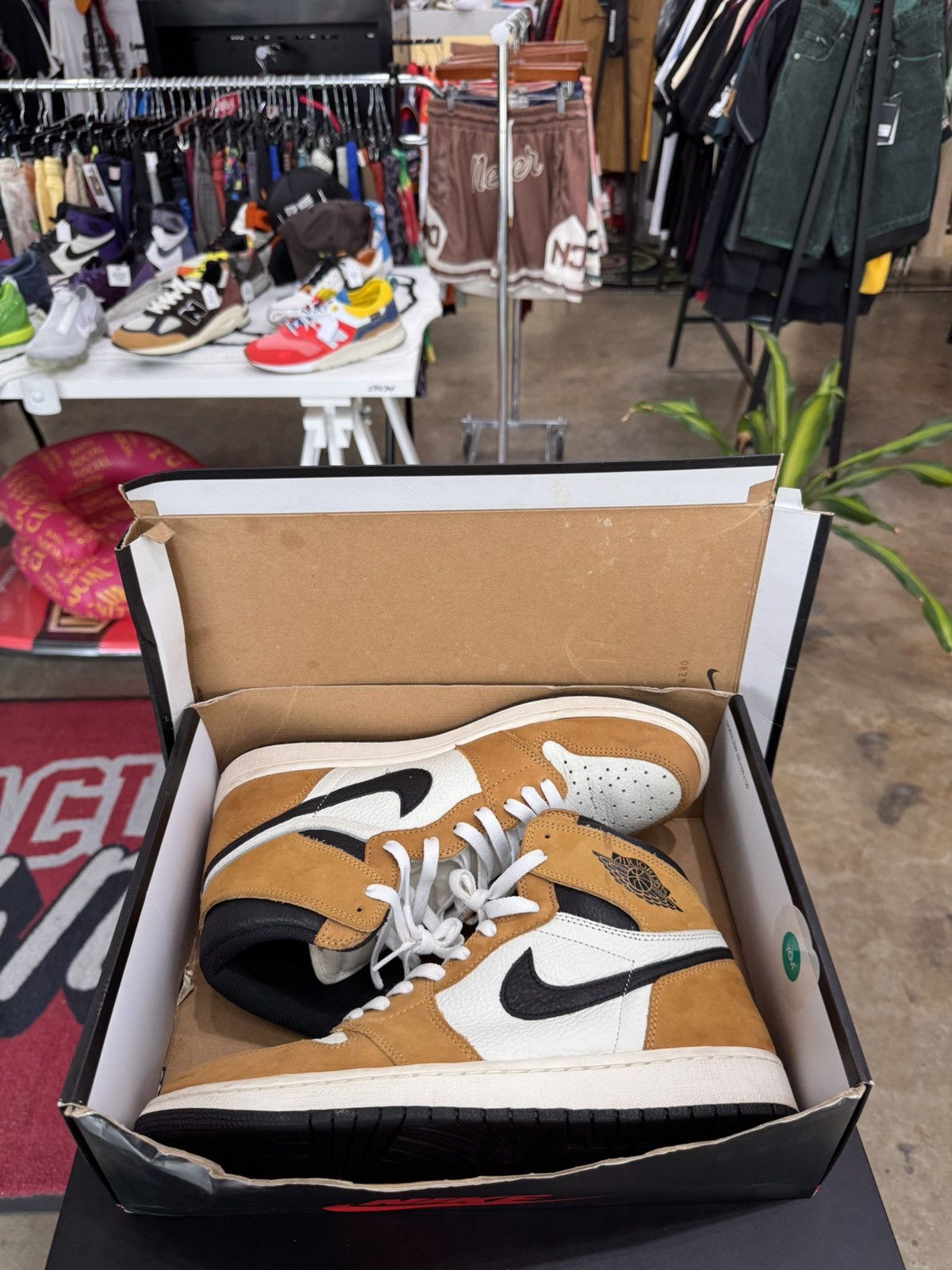 Jordan Brand Air Jordan 1 High Rookie Of The Year Size 12 (2018) Size US 12 / EU 45 - 10 Thumbnail