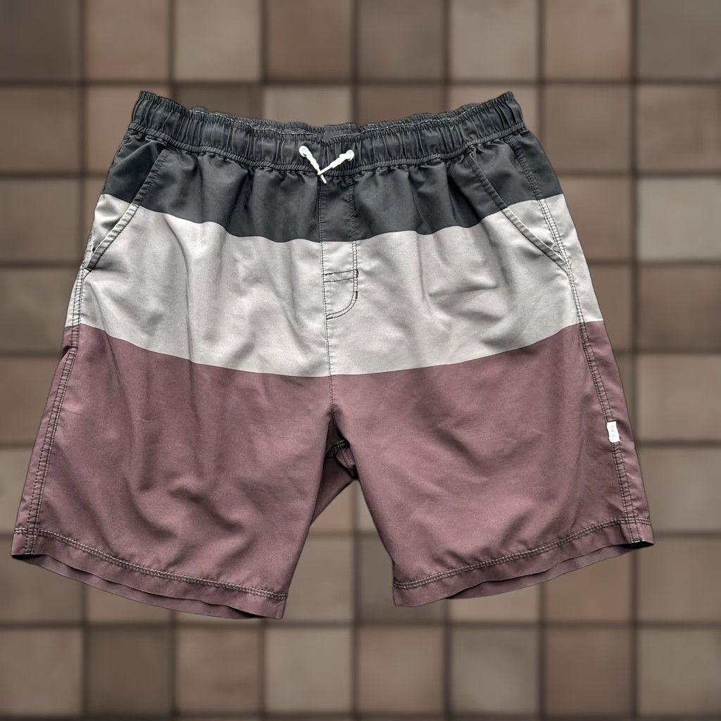 Vuori Vuori Trail Shorts Men 32 Black Red Gray Colorblock Lined Gym Training Outdoors Athletic 8in Inseam Mens Size US 32 / EU 48 - 1 Thumbnail