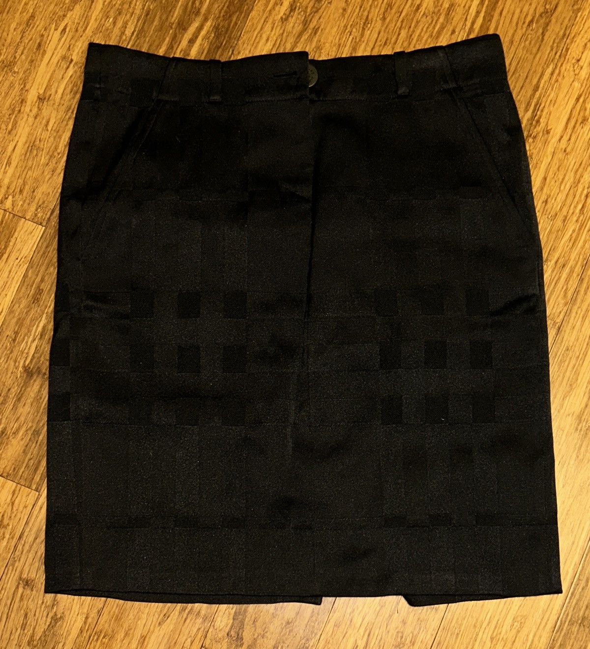 Burberry Burberry Black Shadow Check Plaid Skirt size US 4 Size 27" / US 4 / IT 40 - 2 Thumbnail