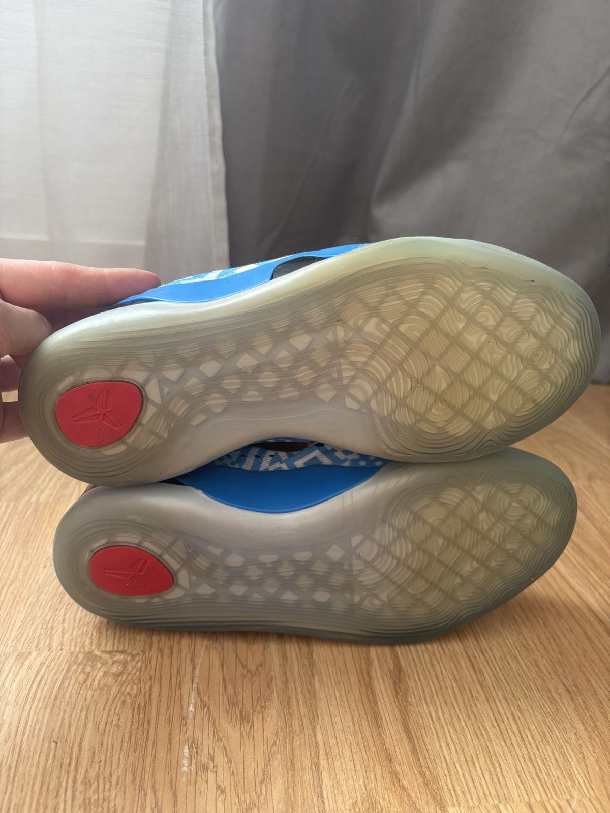 Nike Nike Kobe 9 EM Hyper Cobalt (GS) Size US 6 / EU 39 - 6 Thumbnail