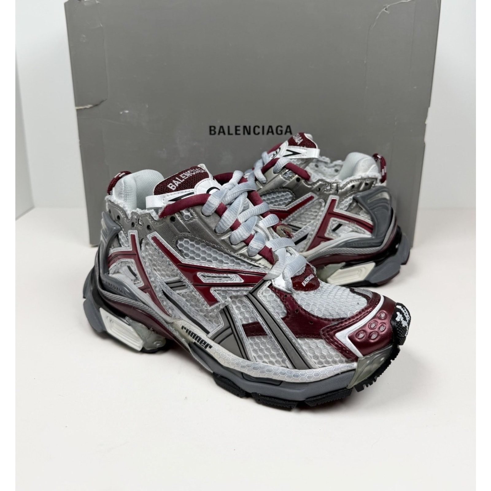 Balenciaga Size 34EU/4W - Balenciaga Runner Sneakers Burgundy NEW Size US 4 / IT 34 - 2 Thumbnail