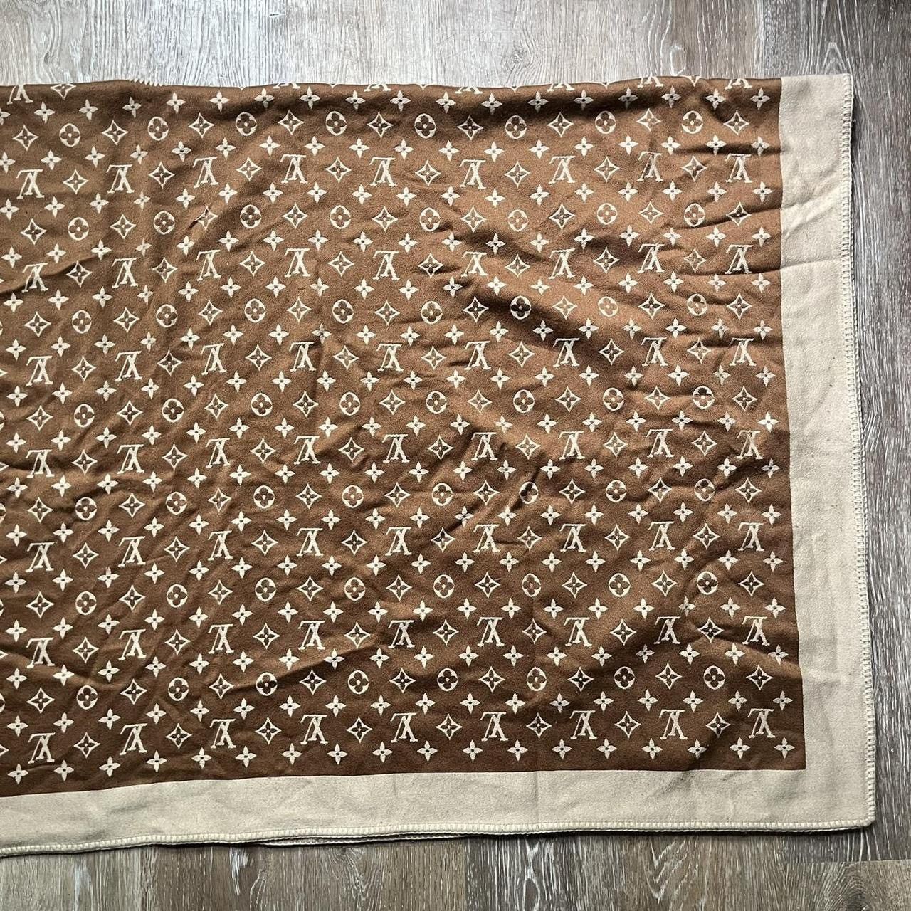 Louis Vuitton 2021 louis vuitton monogram poncho/shawl Size ONE SIZE - 6 Thumbnail