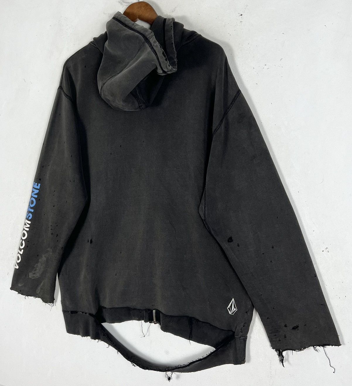 Volcom Vintage Distressed Volcom Hoodie Size US L / EU 52-54 / 3 - 4 Thumbnail