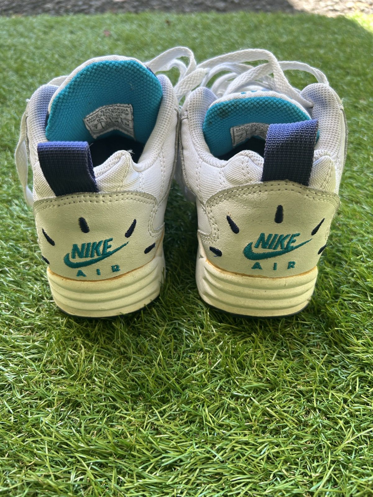 Nike Vintage 1994 Nike Air Cross Training White/Navy/Teal Size US 7 / EU 40 - 4 Thumbnail