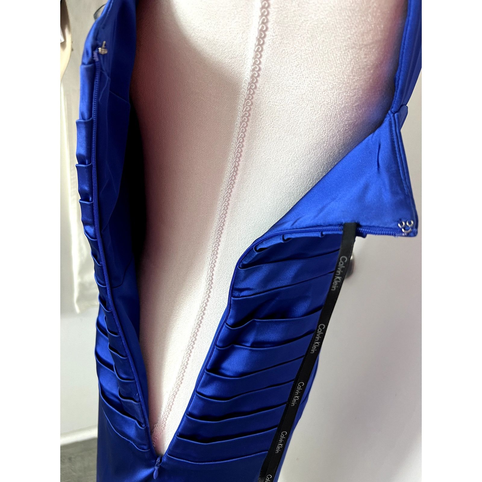 Calvin Klein Calvin Klein royal blue v neck ruched cocktail dress Sz 6 Size M / US 6-8 / IT 42-44 - 9 Thumbnail