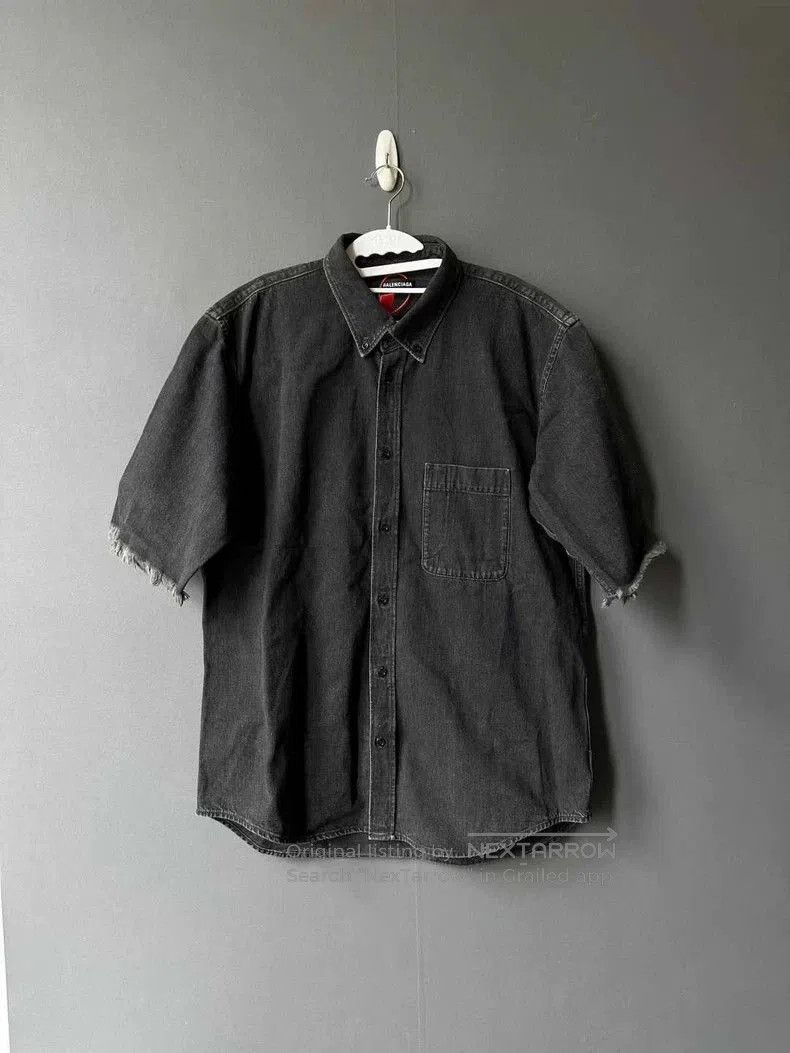 Balenciaga Balenciaga Logo Denim Short Sleeve Shirt. Size US M / EU 48-50 / 2 - 1 Thumbnail