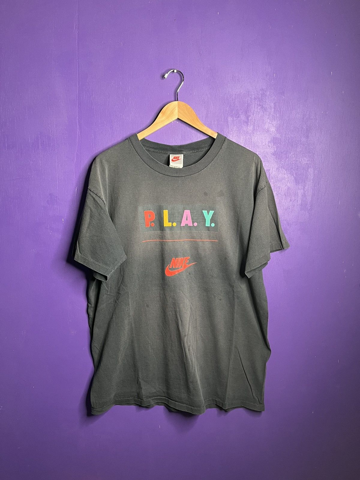 Nike × Vintage Vintage 90s Nike PLAY faded logo t-shirt Size US XL / EU 56 / 4 - 1 Thumbnail