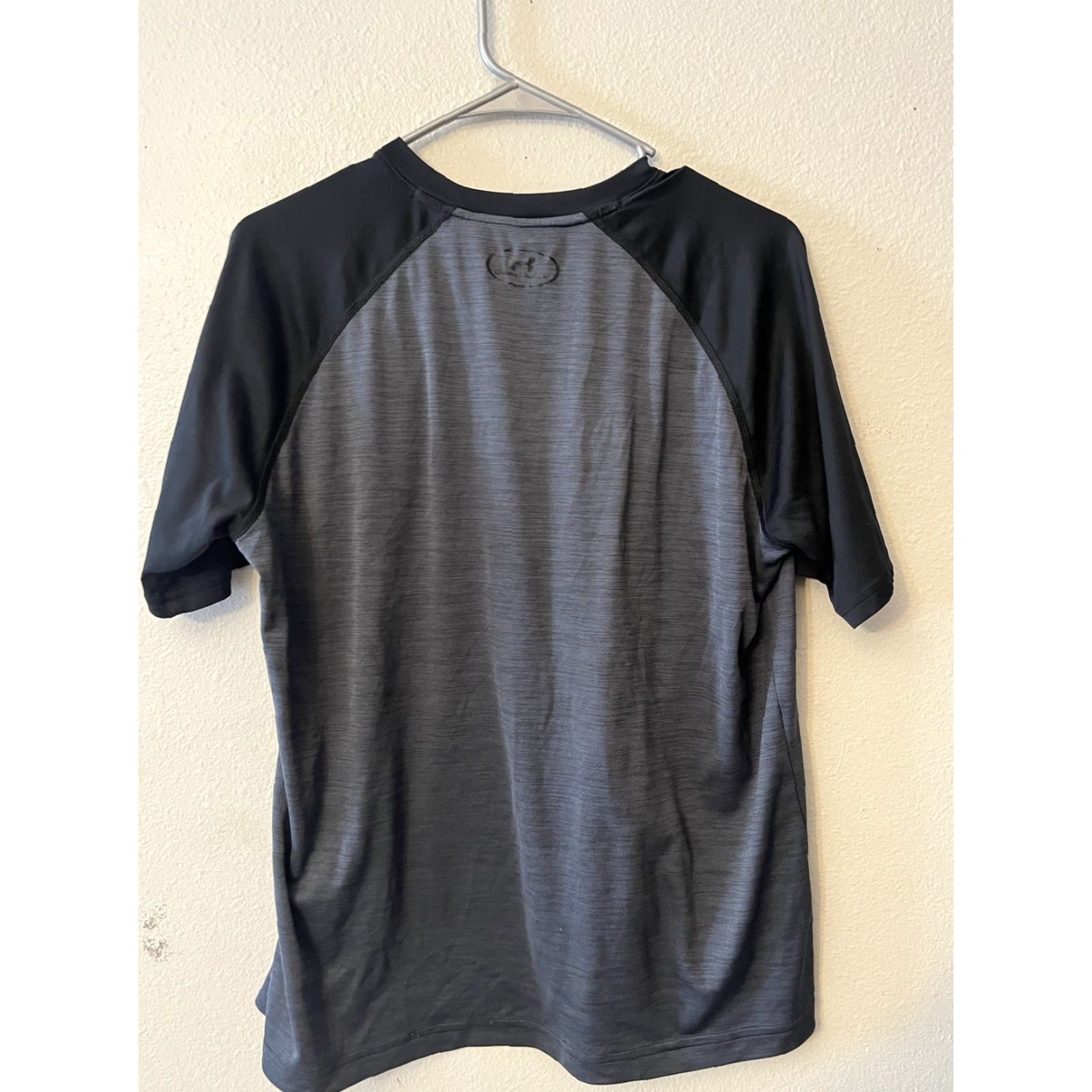 Under Armour Under Armour T-Shirt Men's M Short Sleeve Gray Crew Neck Heatgear Graphic Logo Shirt Mens Regular Fit XS? Size US M / EU 48-50 / 2 - 3 Thumbnail