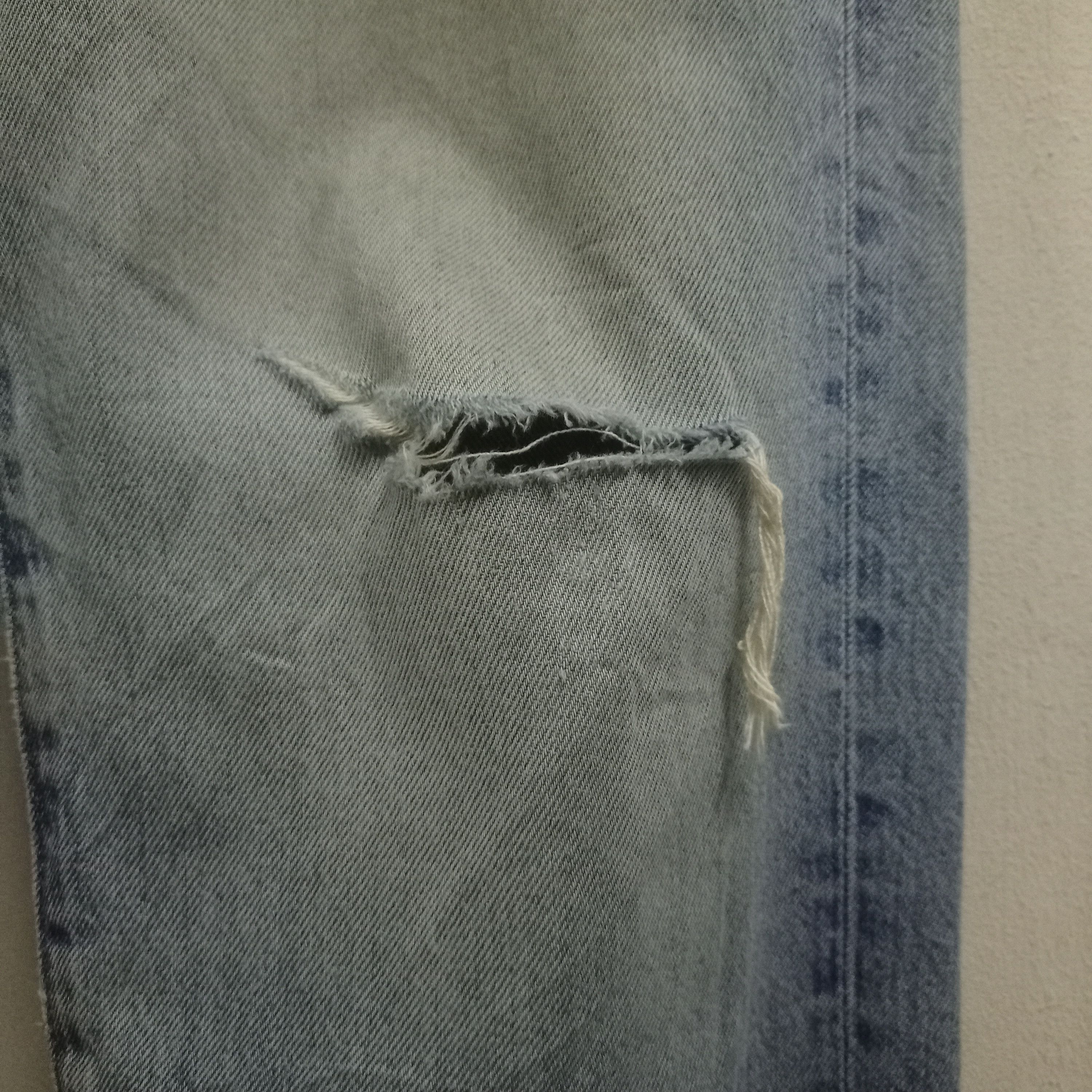 Uniqlo Vintage Japanese Uniqlo Blue Wash Distressed Loose Jeans Size US 34 / EU 50 - 7 Thumbnail