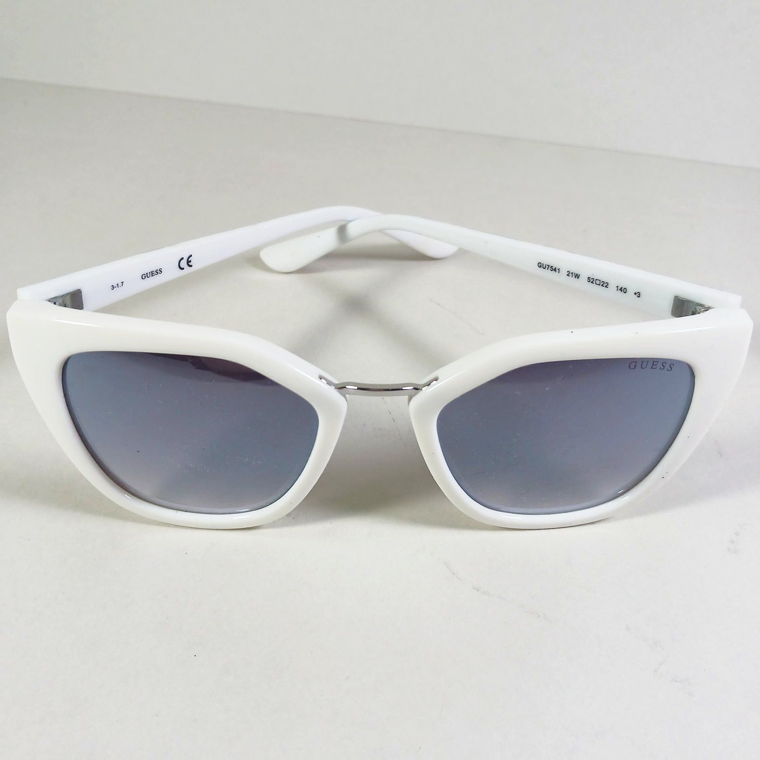 Guess Guess GU 7541 21W White Floral Motif Sunglasses w/Case Size ONE SIZE - 6 Thumbnail