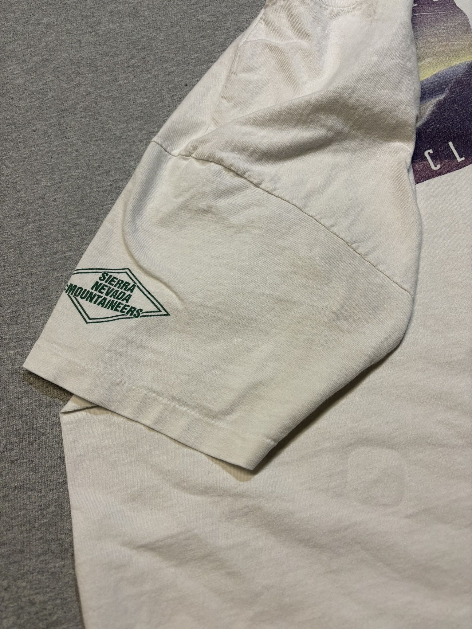 Hanes 1995 Sierra Nevada Mountaineers Vintage Graphic Tee Size US XL / EU 56 / 4 - 5 Thumbnail