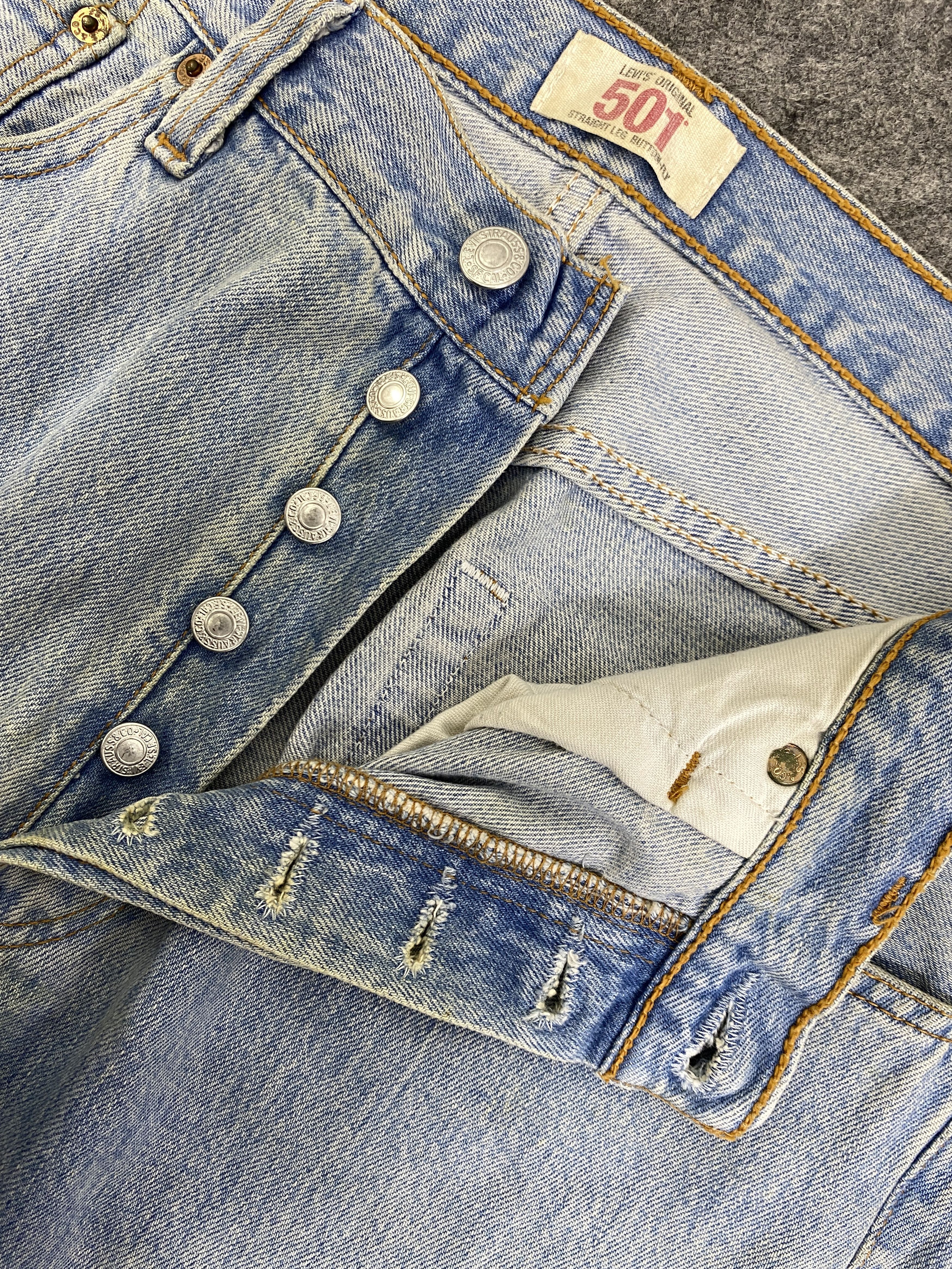 Levi's Light Blue Wash Vintage Levis 501 Denim Jeans 35x27 - JN3160 Size US 35 - 6 Thumbnail