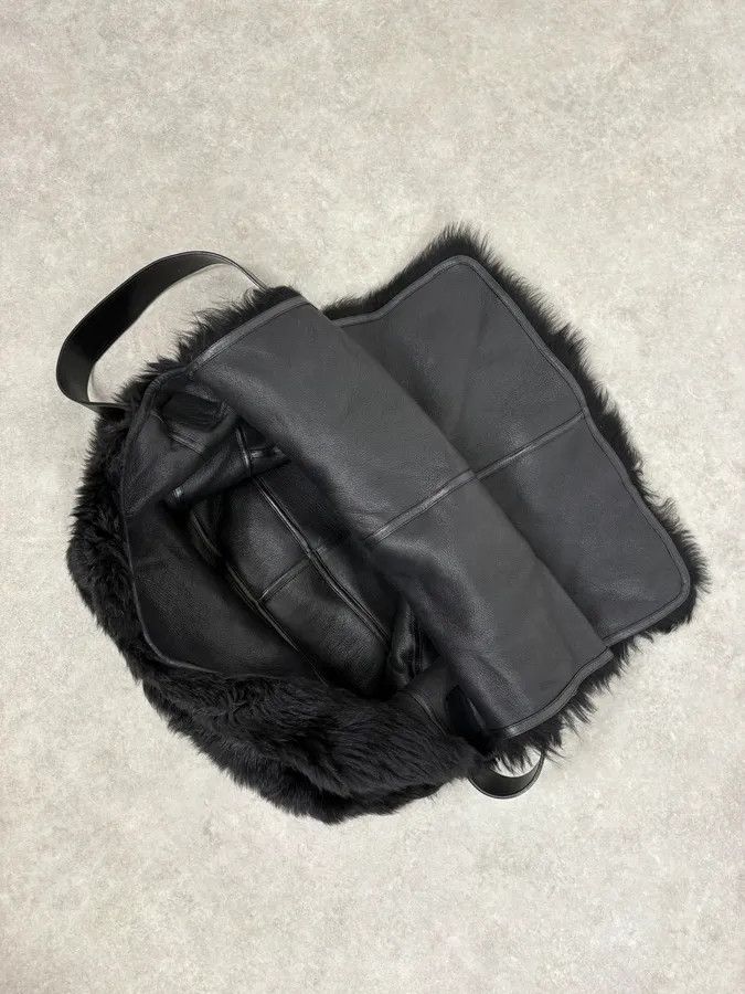Gucci 2000s Gucci Black Wolf Fur Leather Shoulder Bag Size ONE SIZE - 7 Thumbnail