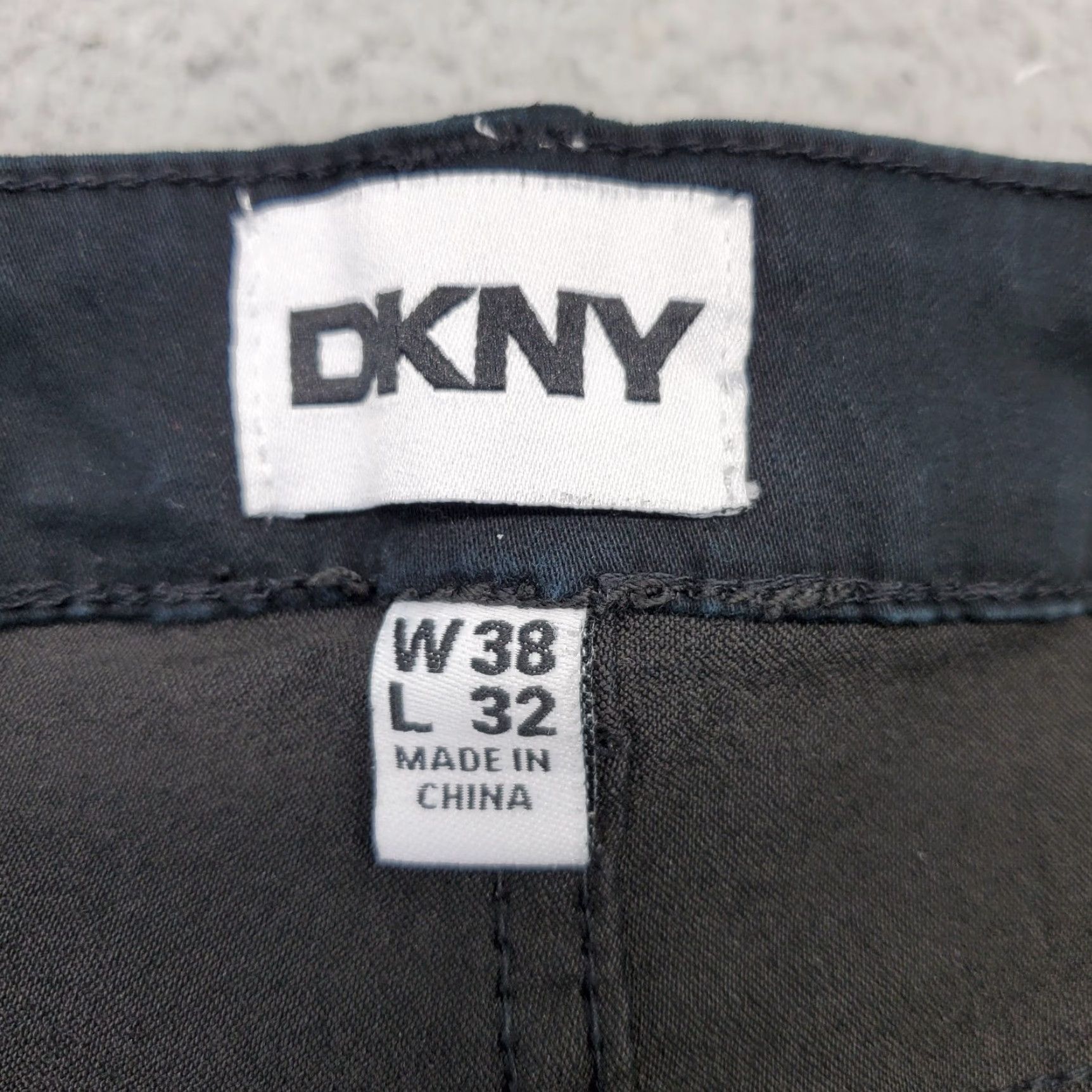 DKNY DKNY Straight Jeans Mens 38x32 Black Denim Stretch Dark Wash Jeans Mens 38 DKNY Straight Black Denim Stretch 5-Pocket Regular Fit Vintage: No Size US 38 / EU 54 - 7 Thumbnail