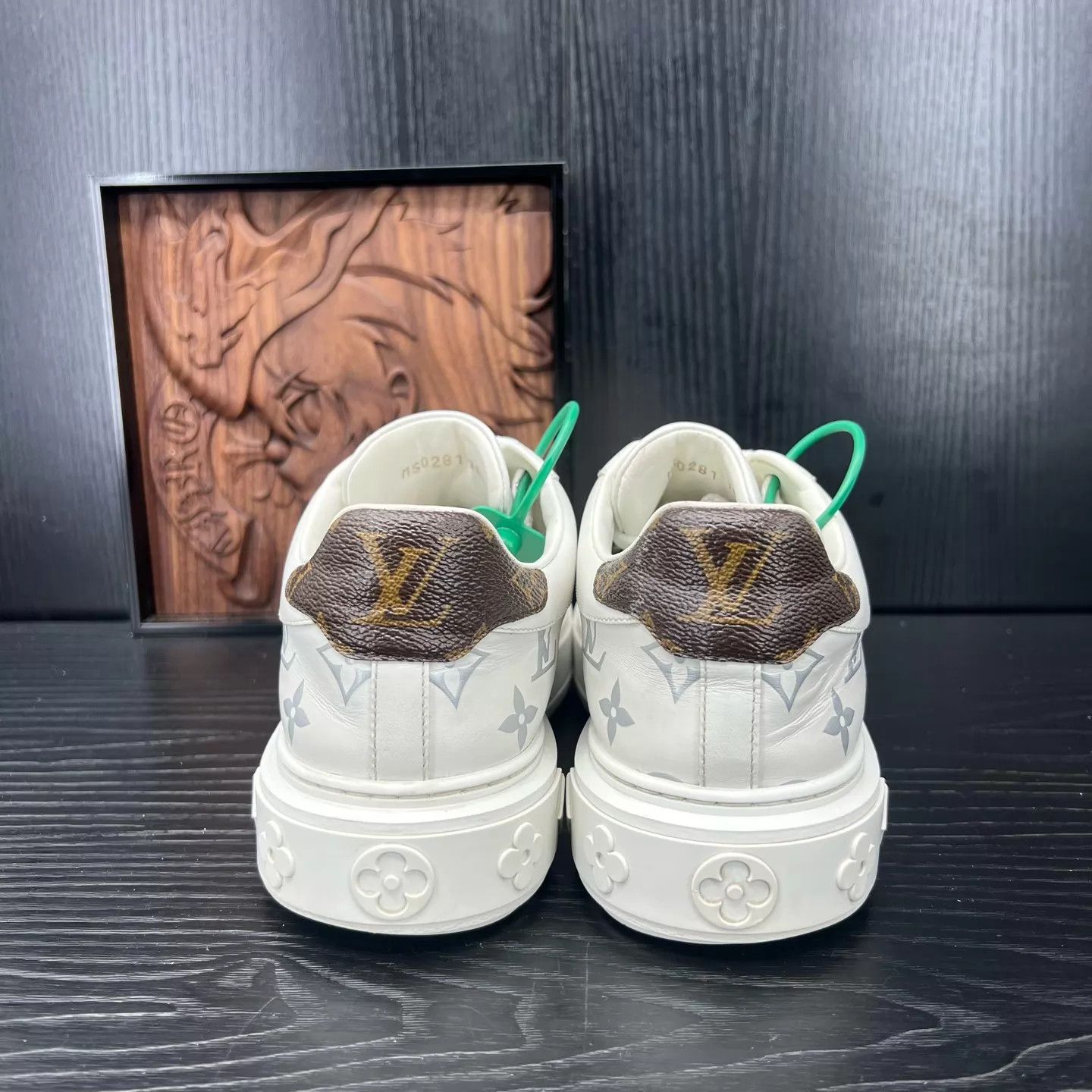Louis Vuitton LV Time Out Silver/White All Over 38.5 MINT Size US 8 / IT 38 - 8 Thumbnail