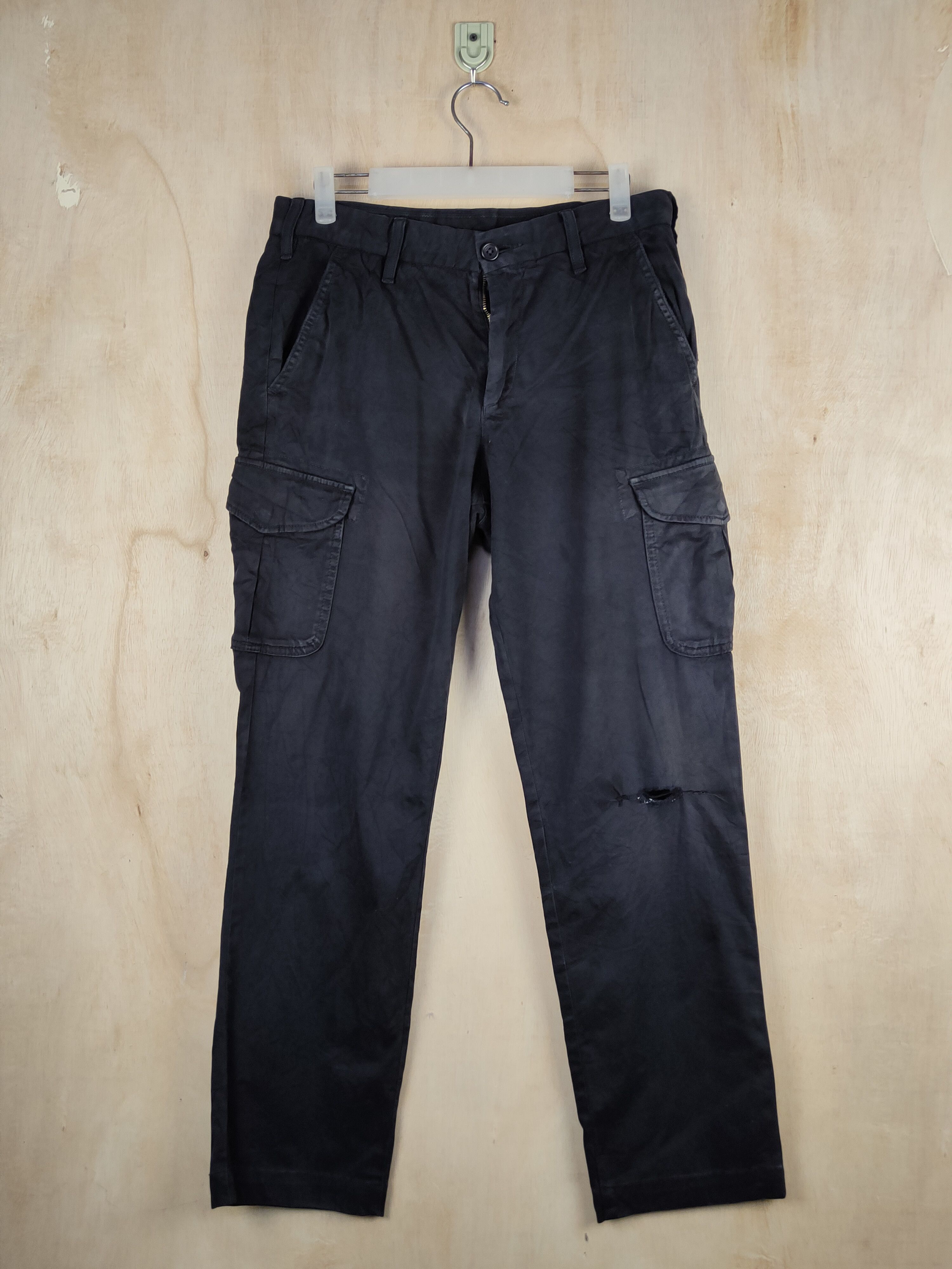 image of Vintage Uniqlo Black Faded Multipocket Tactical Cargo Pants S2420, Men's (Size 30)