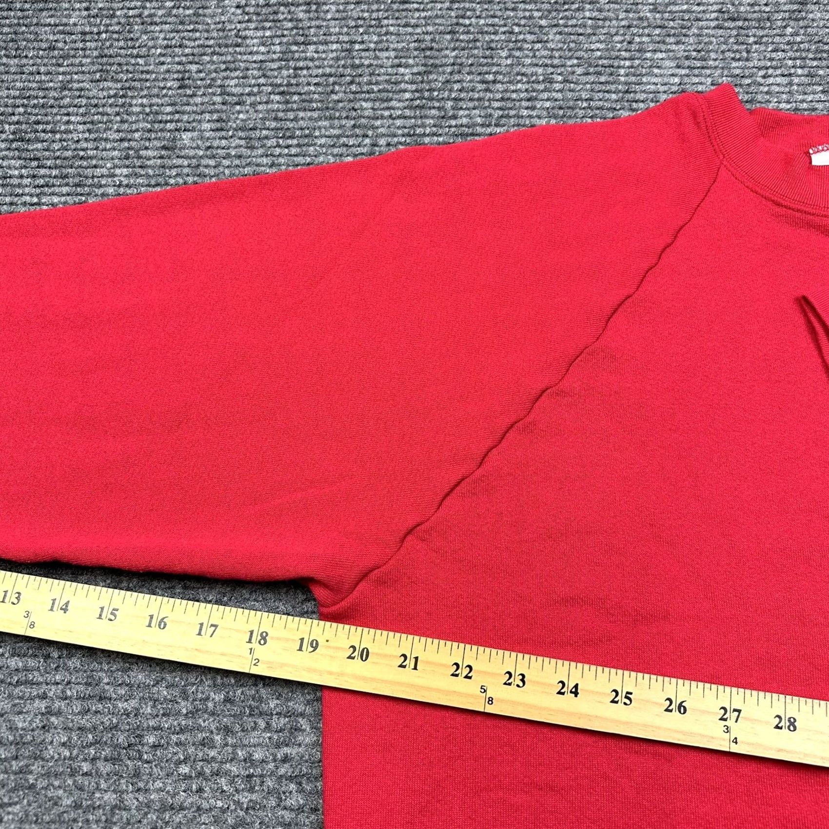 Fruit Of The Loom VINTAGE Fruit of the Loom Red Raglan Crewneck Sweatshirt XL Unisex Adults 90s Sweatshirt 50/50 Made USA Size US XL / EU 56 / 4 - 7 Thumbnail