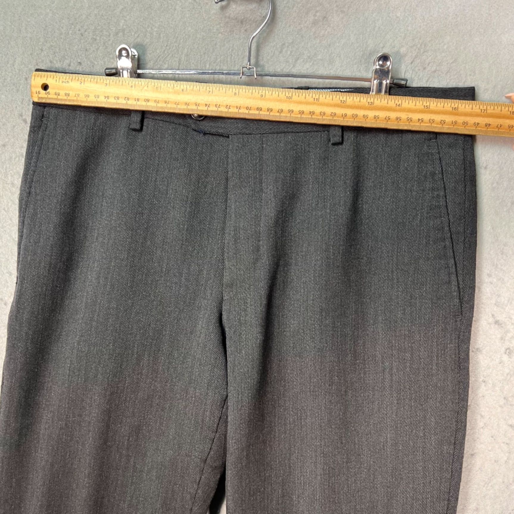 Tailorbyrd Tailorbyrd Mens Wool Blend Dress Pants 33 x 28 Charcoal Gray Flat Front 7/10 Gray Tailorbyrd Pants Mens 33x28 Dress Pants Size US 33 - 5 Thumbnail