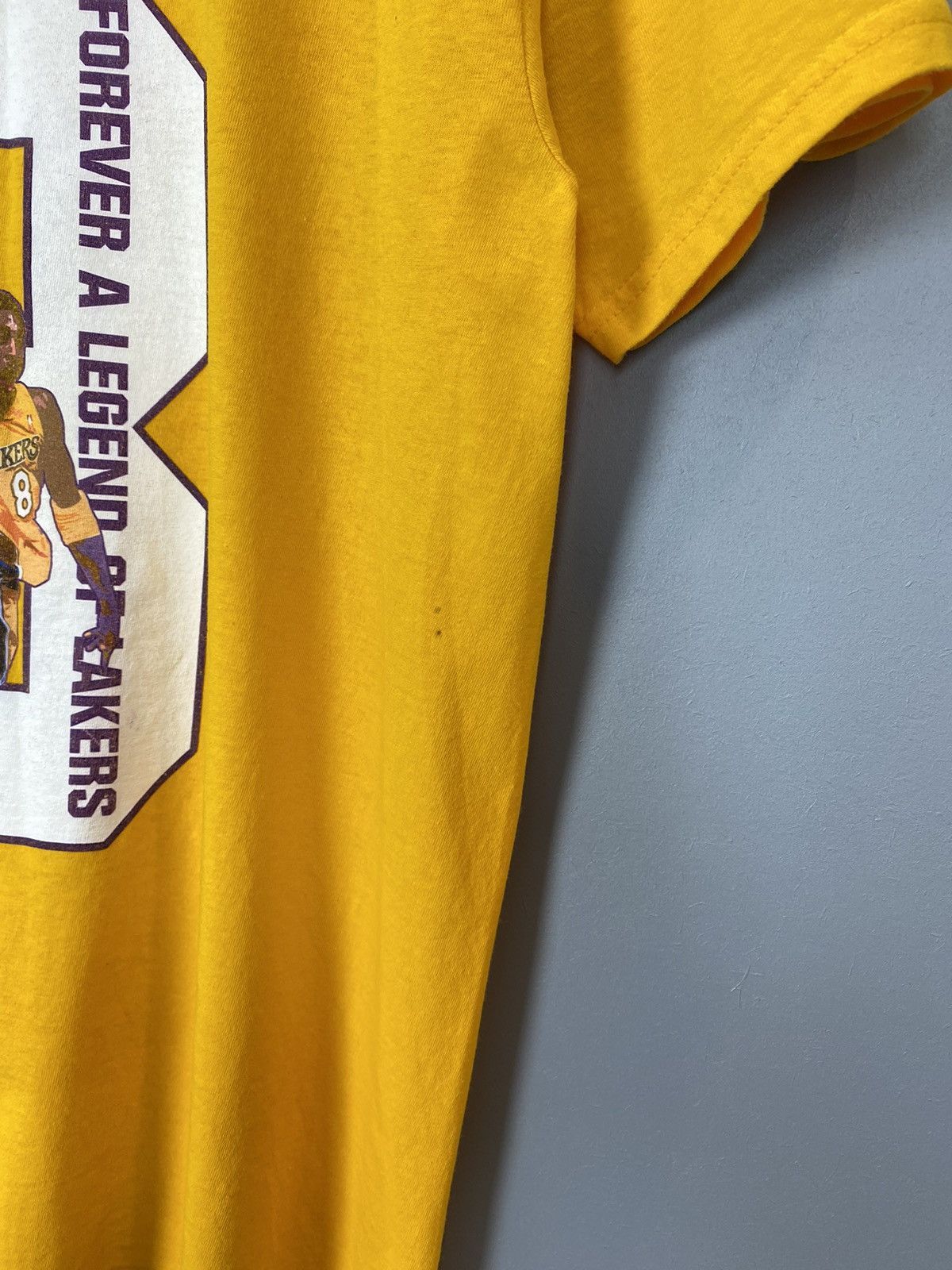 NBA Kobe Bryant Los Angeles Lakers 1996-2016 T-Shirt Size Medium Size US M / EU 48-50 / 2 - 8 Thumbnail