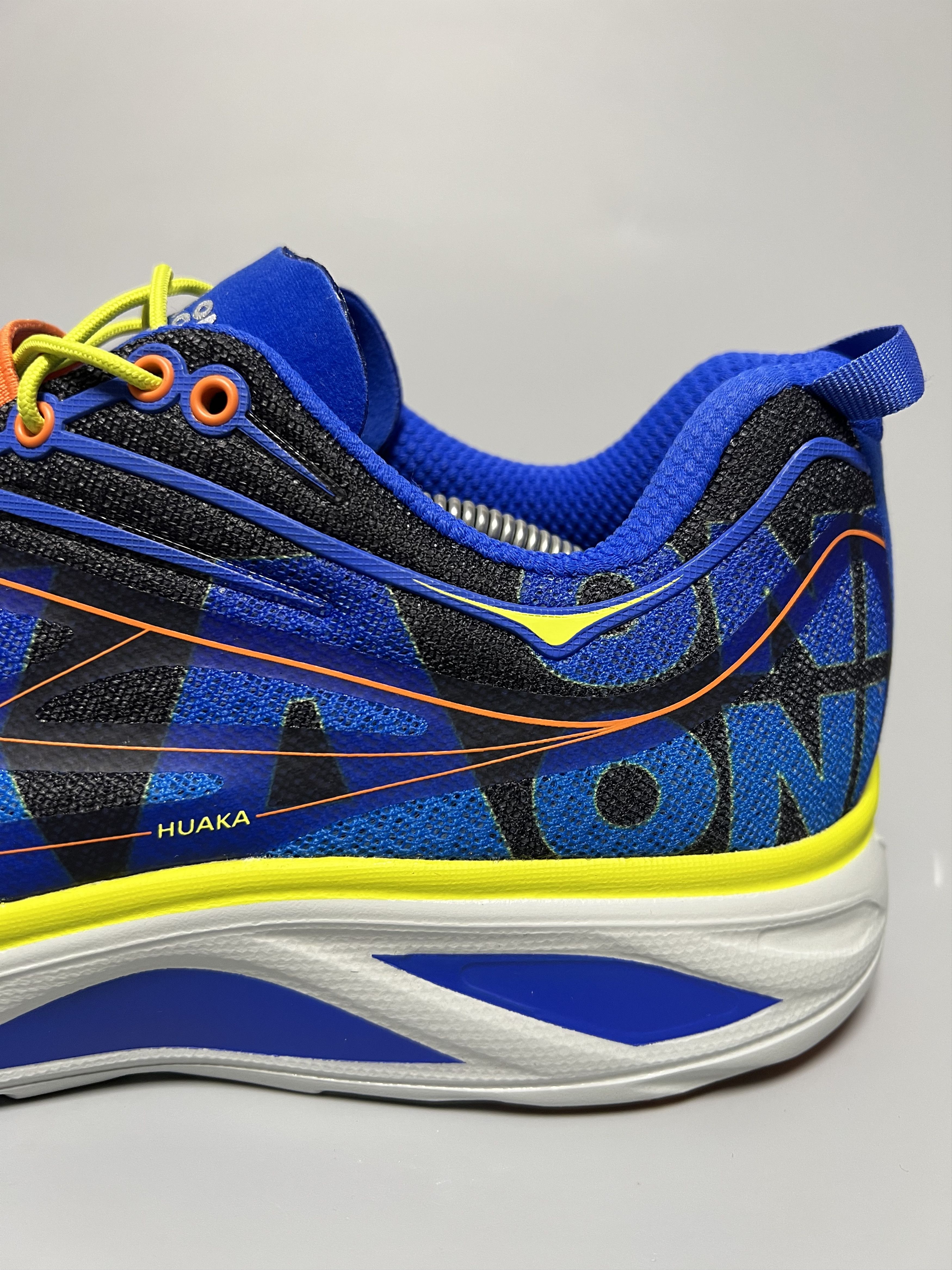 Hoka Hoka Huaka Origins Comfort Walking Shoes Sneakers Travel Size US 10 / EU 43 - 9 Thumbnail