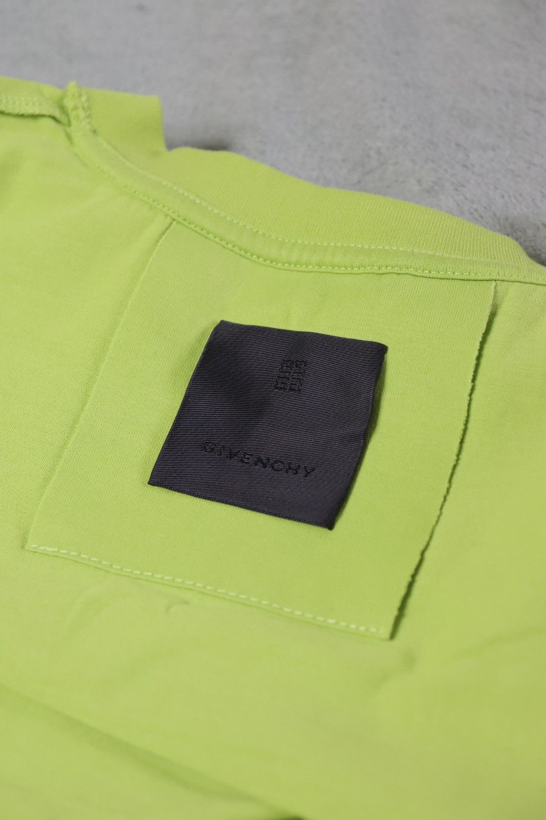 Givenchy Givenchy Reverse Logo T-Shirt Lime Green XS Made in Portugal Size US XS / EU 42 / 0 - 7 Thumbnail