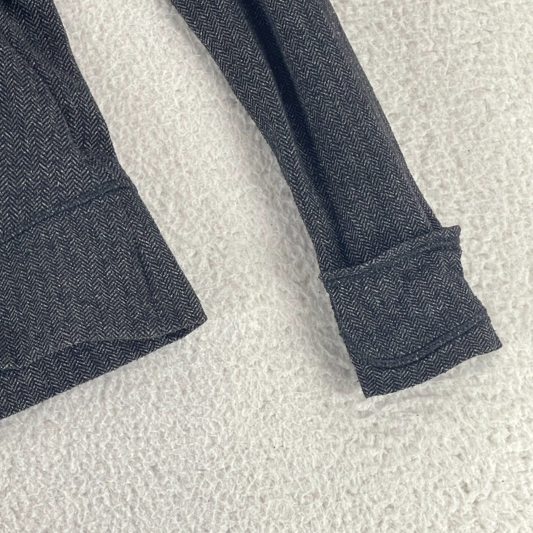 Lululemon Lululemon Think Fast Shirt Womens Size 4 Gray Herringbone Long Sleeve Pullover Size S / US 4 / IT 40 - 4 Thumbnail