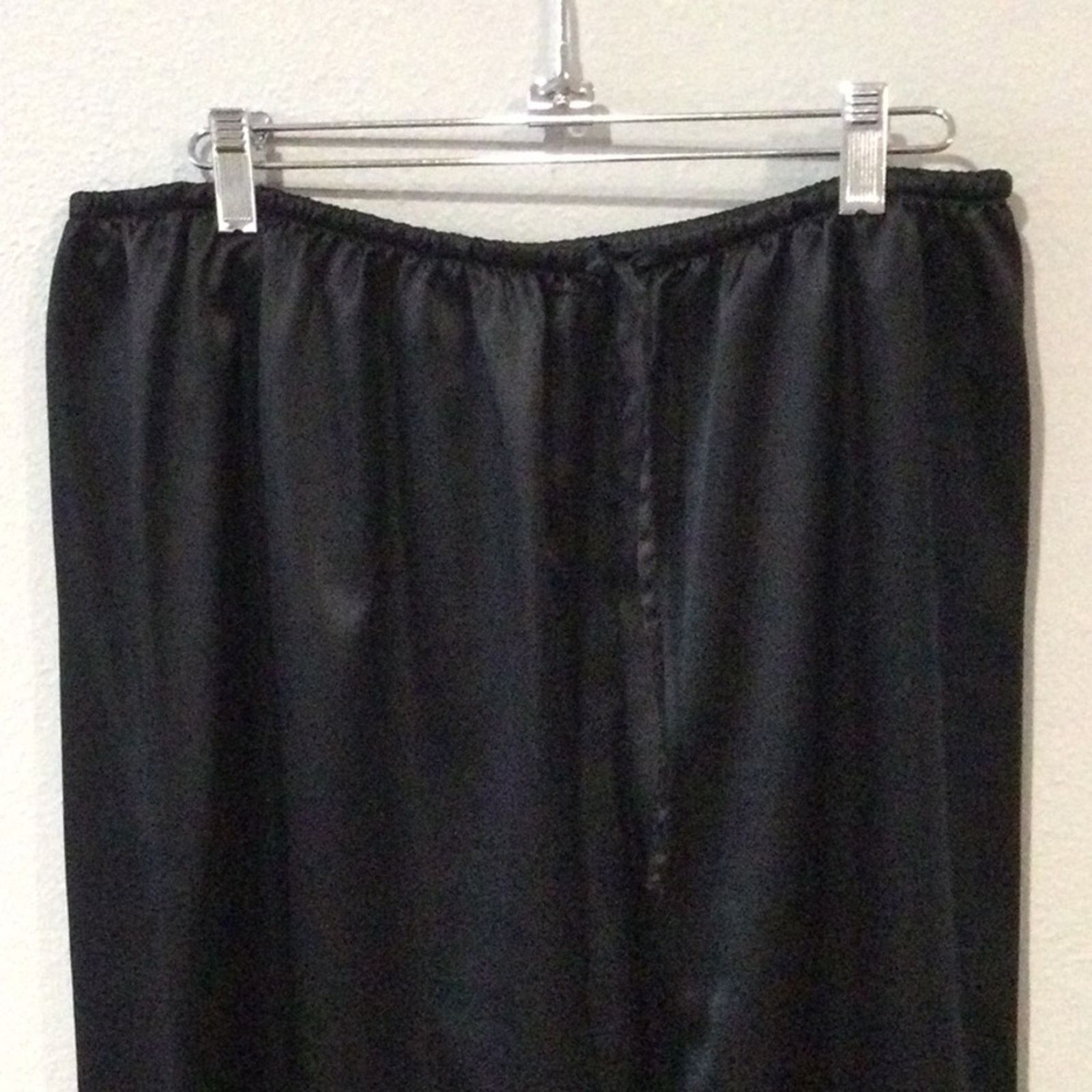 Victoria's Secret Victoria's Secret Black Button Top Bottom Pajama Set Size L Size 32" / US 10 / IT 46 - 9 Thumbnail