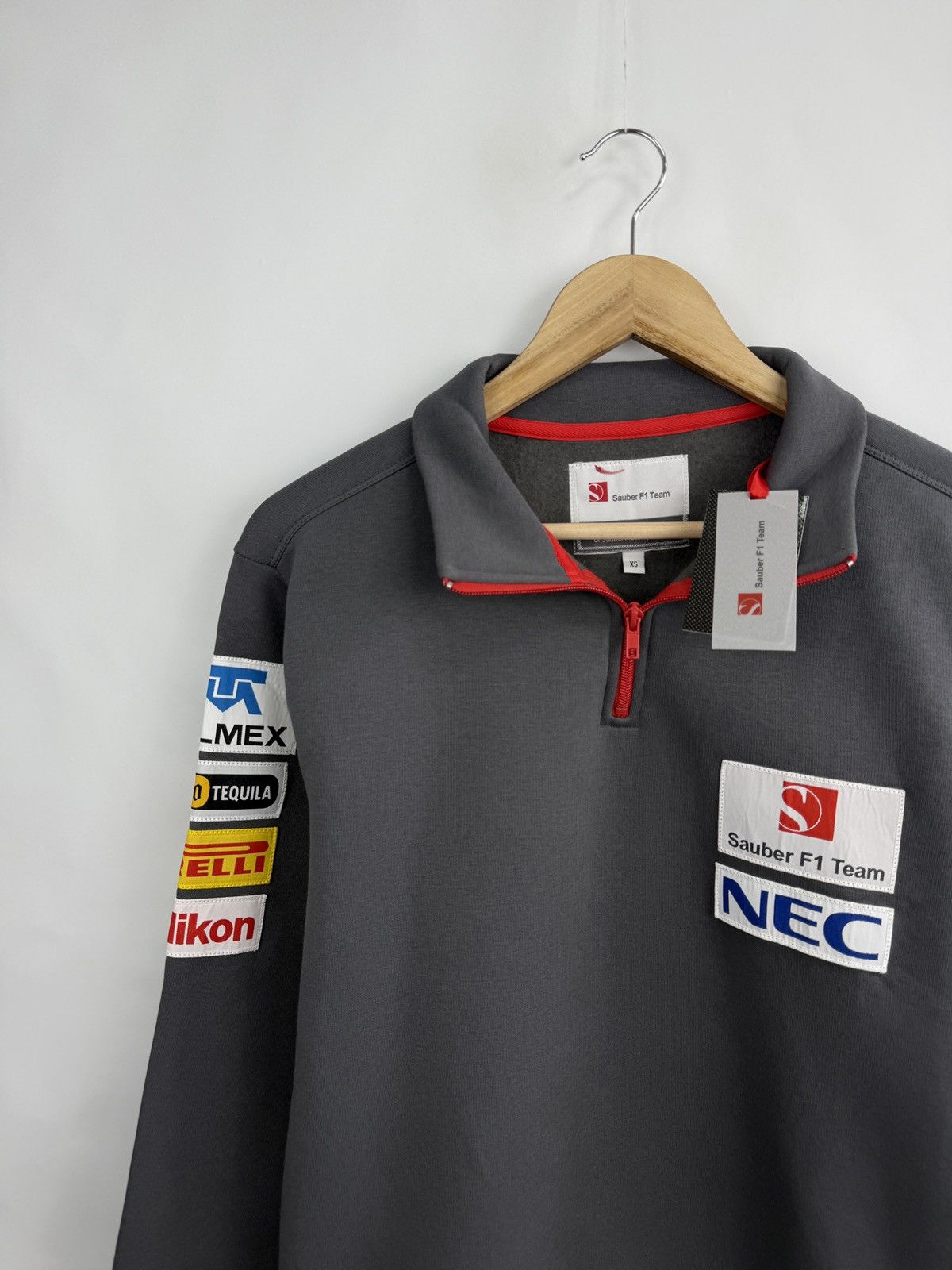 Formula 1 ❗️NWT 🇨🇭 Sauber F1 Team NEC Formula 1 Pirelli Zip Sweatshirt Size US S / EU 44-46 / 1 - 3 Thumbnail