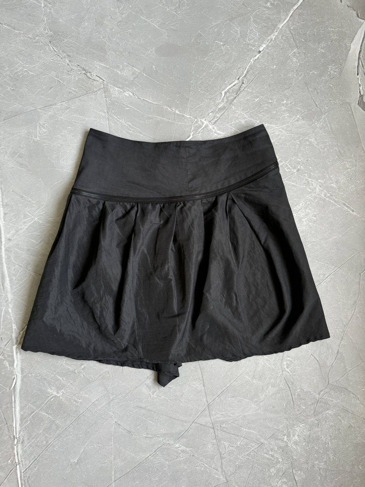 Sarah Pacini Vintage Sarah Pacini Asymetrical Zip Flared Mini Skirt Y2K Size 34" / US 12 / IT 48 - 22 Thumbnail