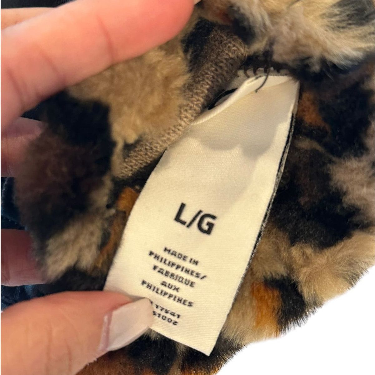 Ugg UGG Logo Leather Faux Fur Cuff Gloves L (Runs small in size) Size ONE SIZE - 11 Thumbnail