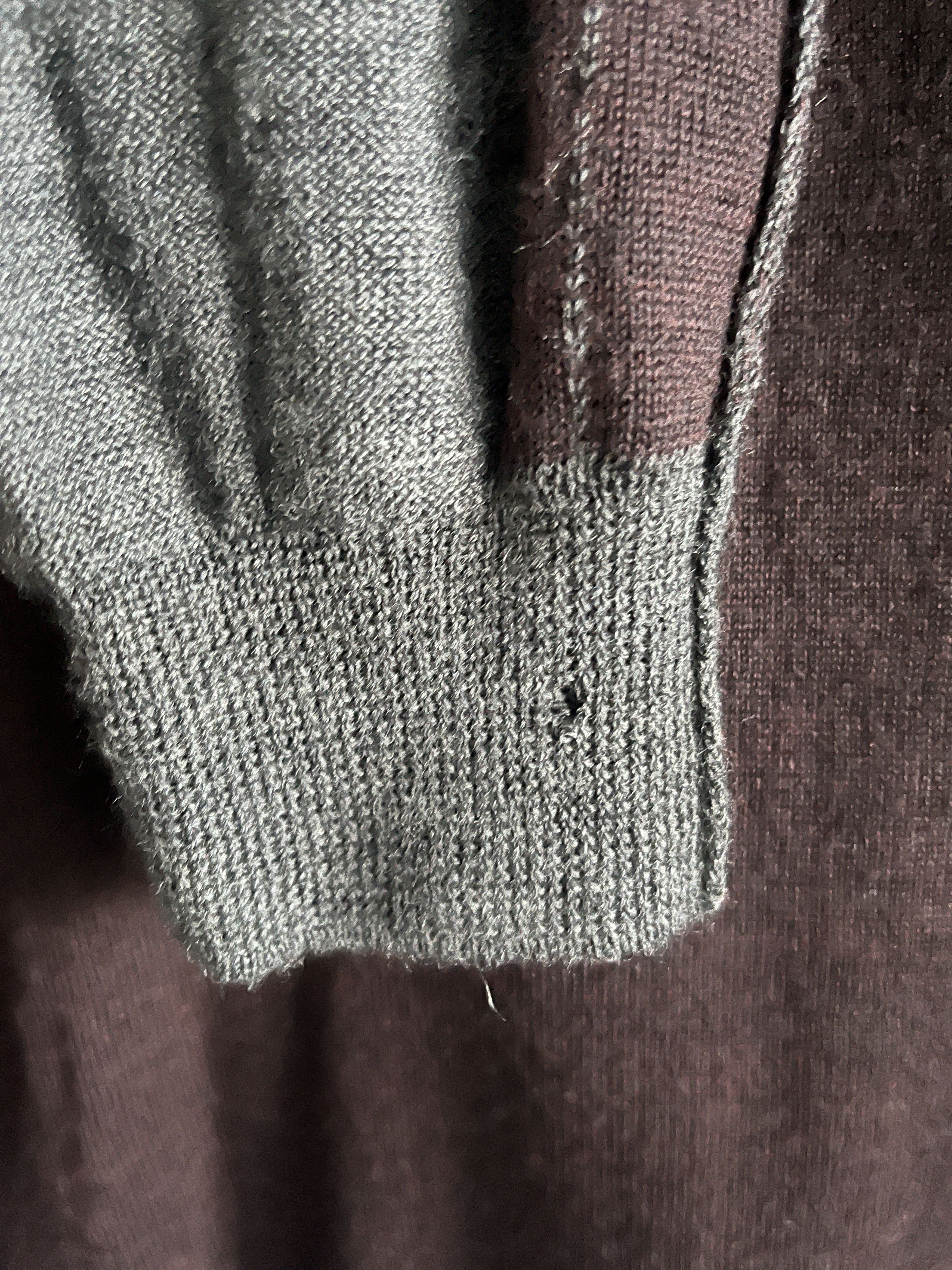 Comme des Garcons Comme Des Garcons vneck crewneck sweatshirt sweater M L Size US L / EU 52-54 / 3 - 8 Thumbnail