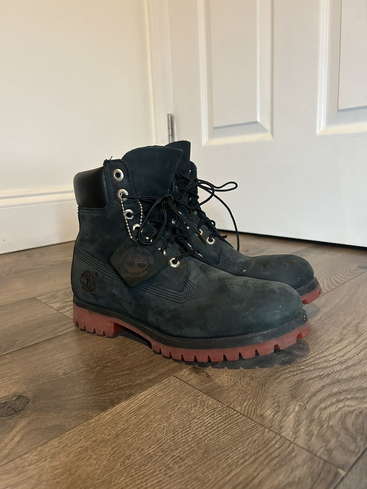 Timberland timberland 6 inch black+red sole boots Size US 7 / EU 40 - 1 Thumbnail