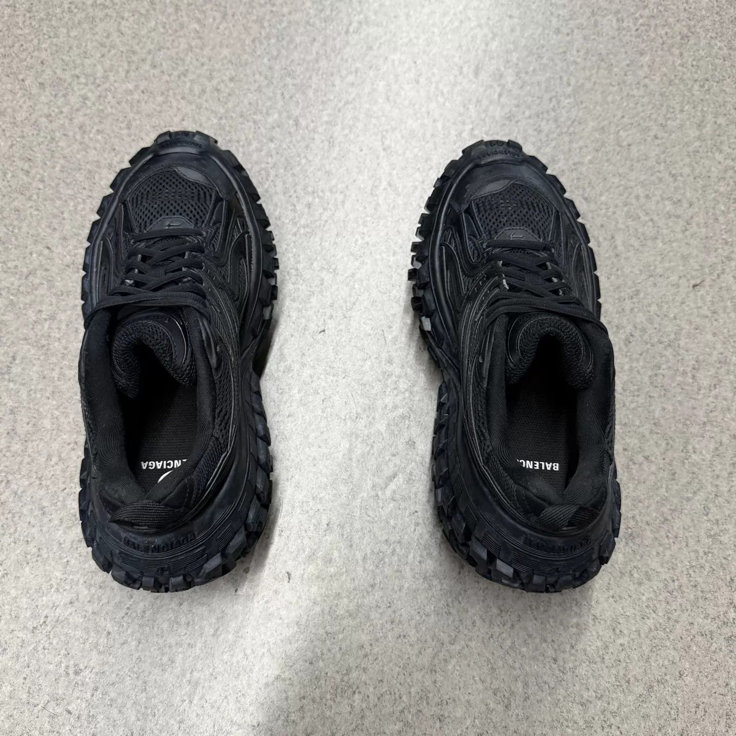 Balenciaga Balenciaga Bouncer Black Distressed 41 Worn Once Size US 8 / EU 41 - 8 Thumbnail