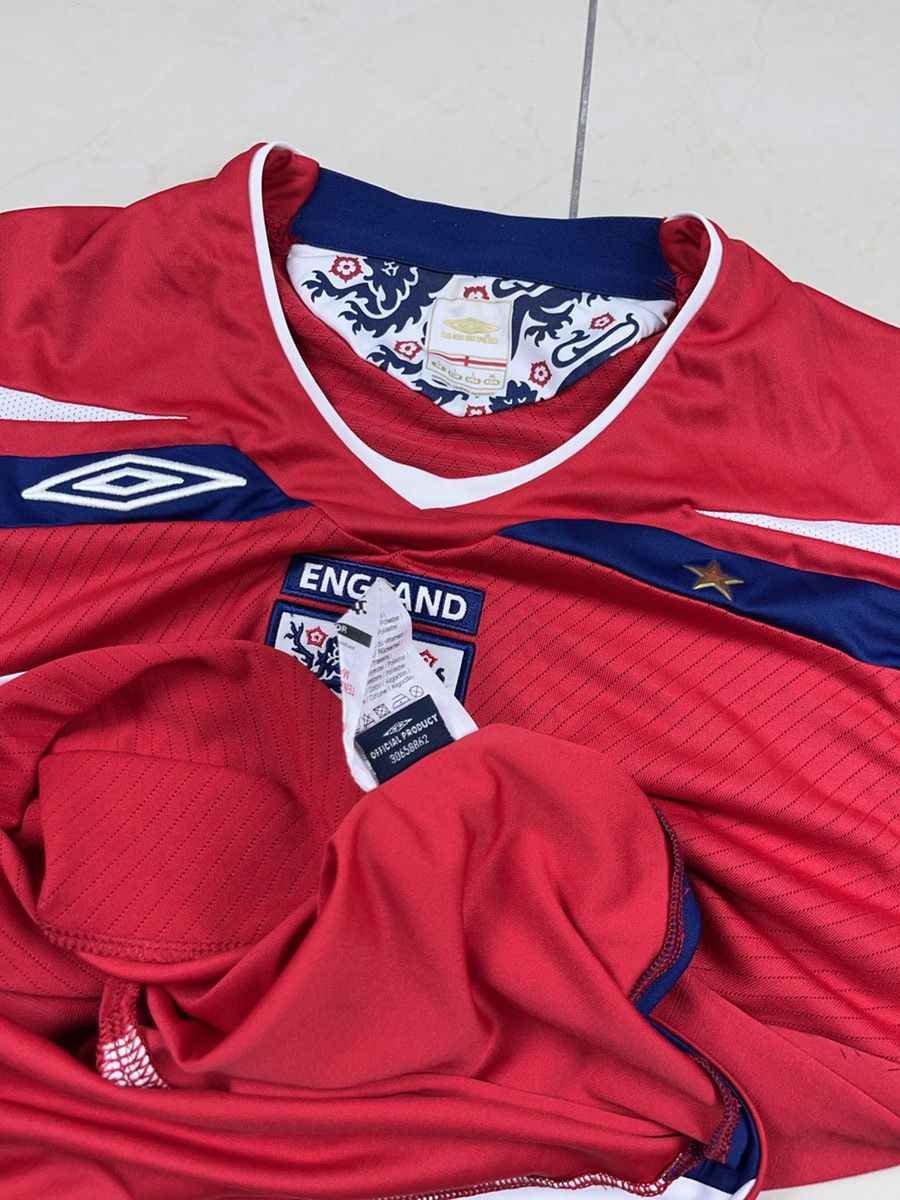 Umbro × Vintage ➕ umbro England 2008/2010 red soccer jersey center logo Size US L / EU 52-54 / 3 - 5 Thumbnail