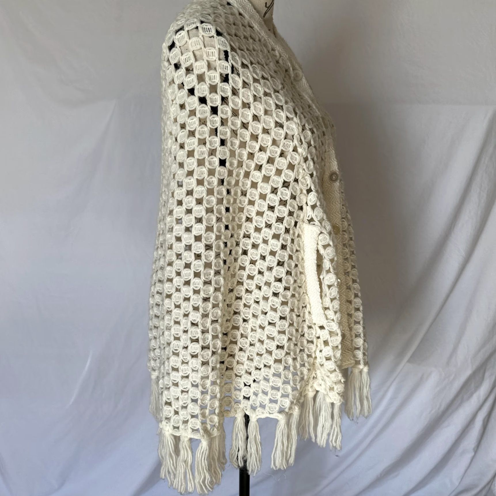 Vintage Vintage Ivory Fringe Open Knit 70s Womens One Size Crochet Cape Poncho Size ONE SIZE - 7 Thumbnail