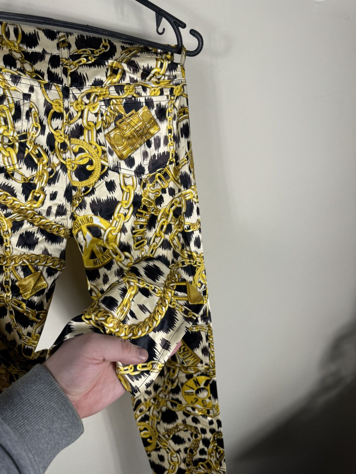H&M × Moschino MOSCHINO X H&M GOLD CHAIN PATTERNED PANTS Size 34" / US 12 / IT 48 - 7 Thumbnail