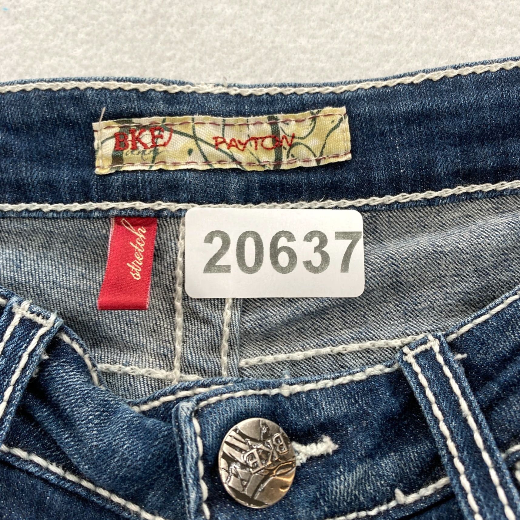 Vintage Buckle BKE Payton Crop Jeans Women's 26 Medium Wash Blue Stretch Denim Low Rise Jeans Size 26" / US 2 / IT 38 - 4 Thumbnail