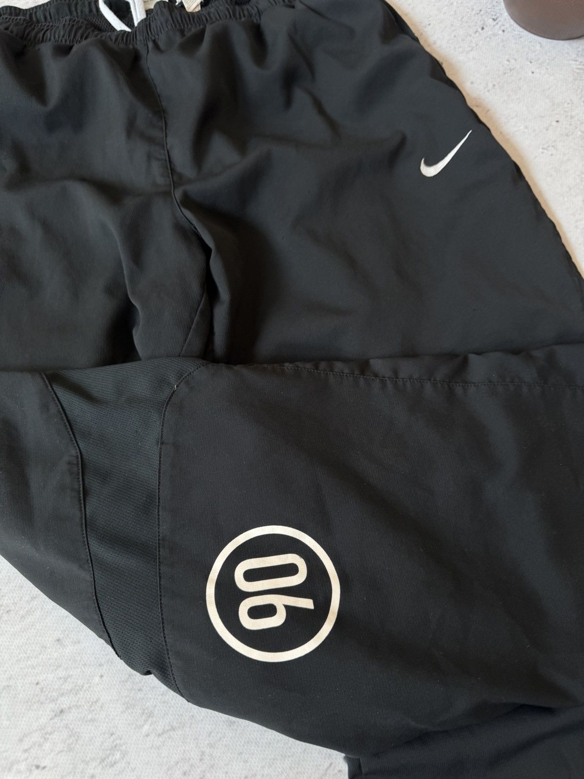 Nike × Vintage NIKE NYLON VINTAGE Y2K OVERSIZE BAGGY FIT PANTS SWEATPANTS Size US 34 / EU 50 - 5 Thumbnail
