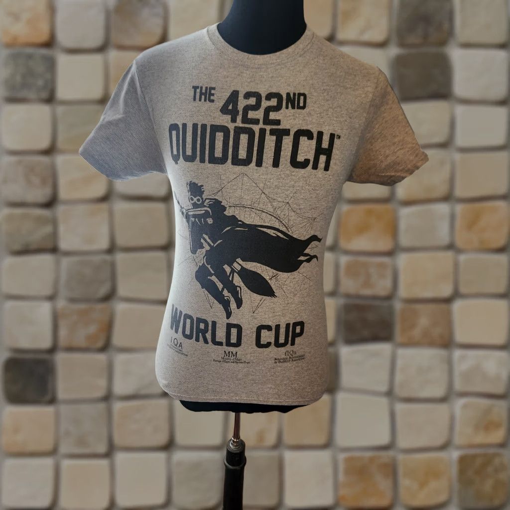 Vintage Harry Potter 422nd Quidditch World Cup Gray Short Sleeve T-Shirt Size S Men Size US S / EU 44-46 / 1 - 1 Thumbnail