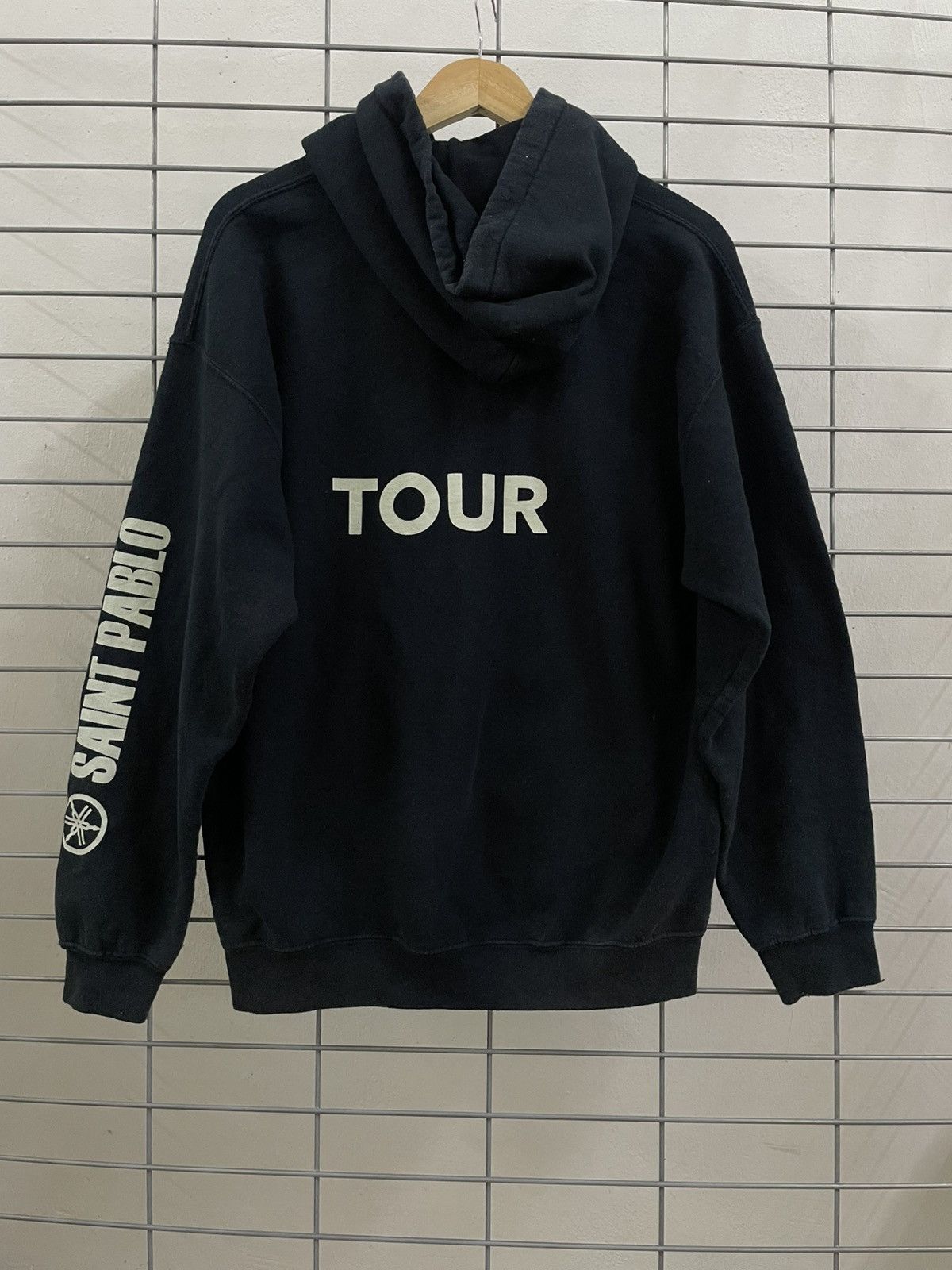 Kanye West × Vintage × Yeezy Rare Beautifule Vintage Kanye West Saint Pablo Tour Hoodie Size US L / EU 52-54 / 3 - 2 Thumbnail