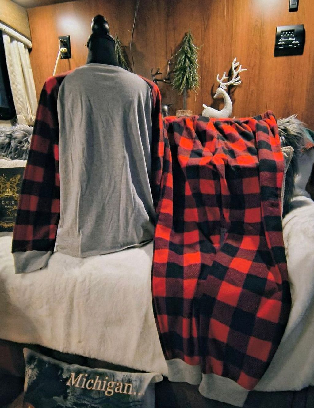 The Unbranded Brand Women's Red Plaid Holiday Pajamas Size 31" - 5 Thumbnail