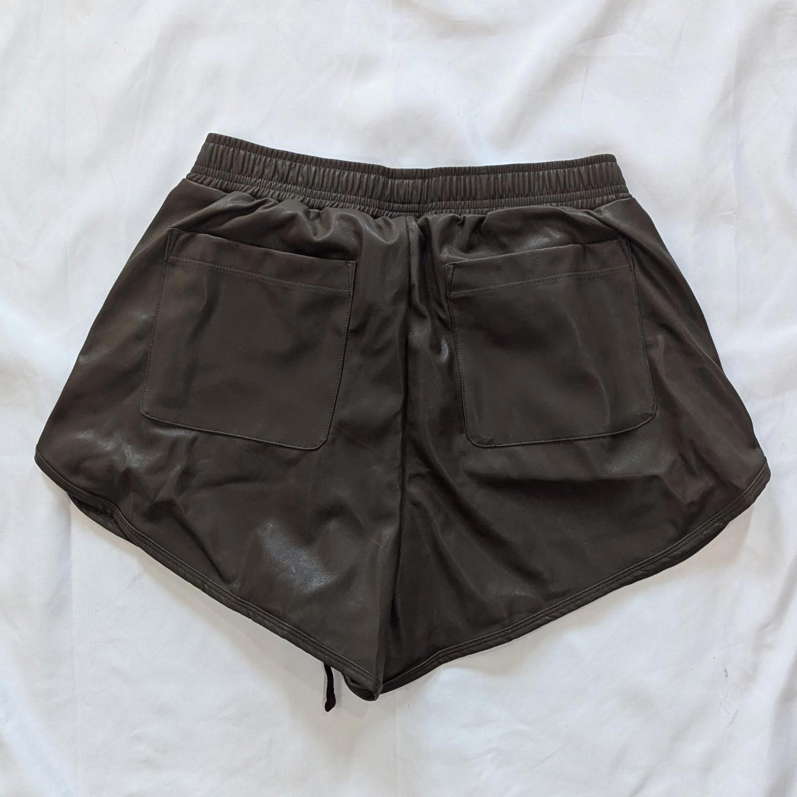 Alo Alo Yoga Faux Leather Power Hour Shorts Size Large Brown NWT Size 36" / US 14 / IT 50 - 7 Thumbnail
