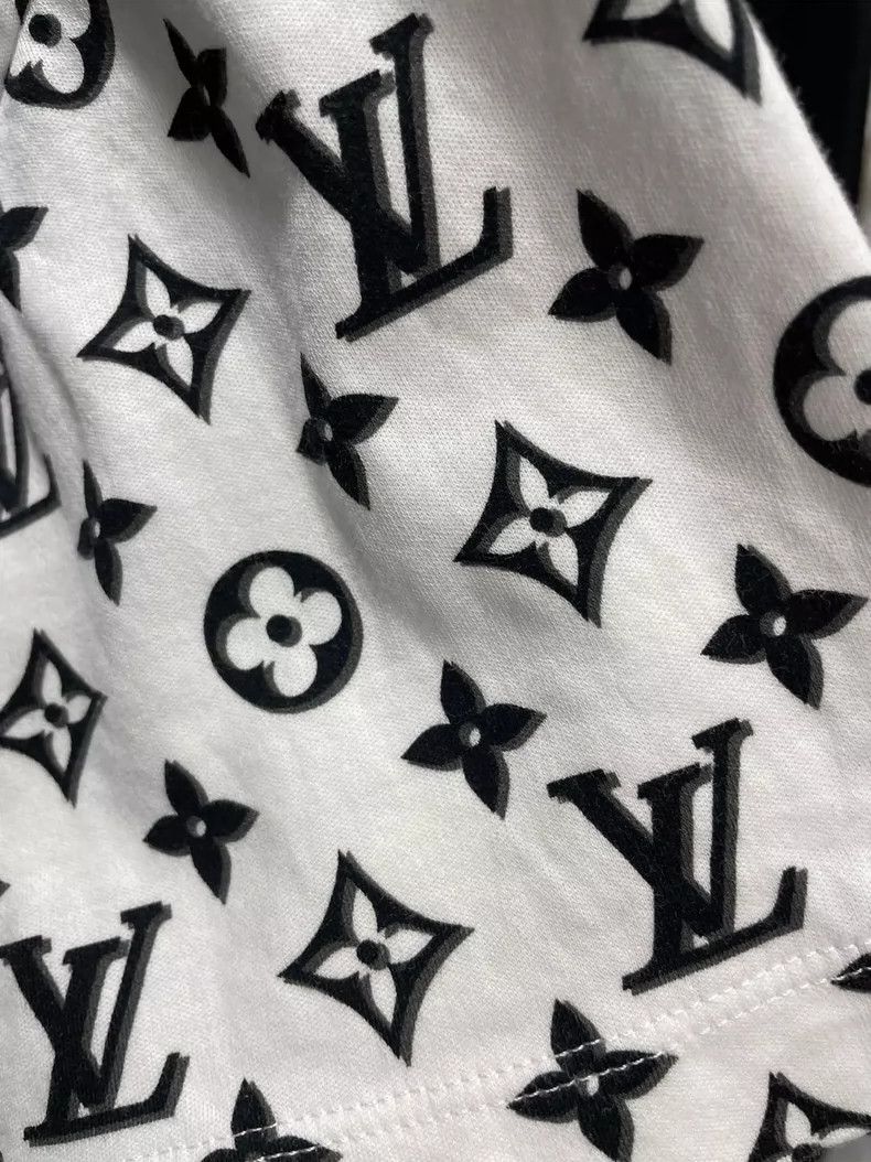 Louis Vuitton Louis Vuitton Full logo printed short sleeves 2504-Nextarro Size US M / EU 48-50 / 2 - 5 Thumbnail