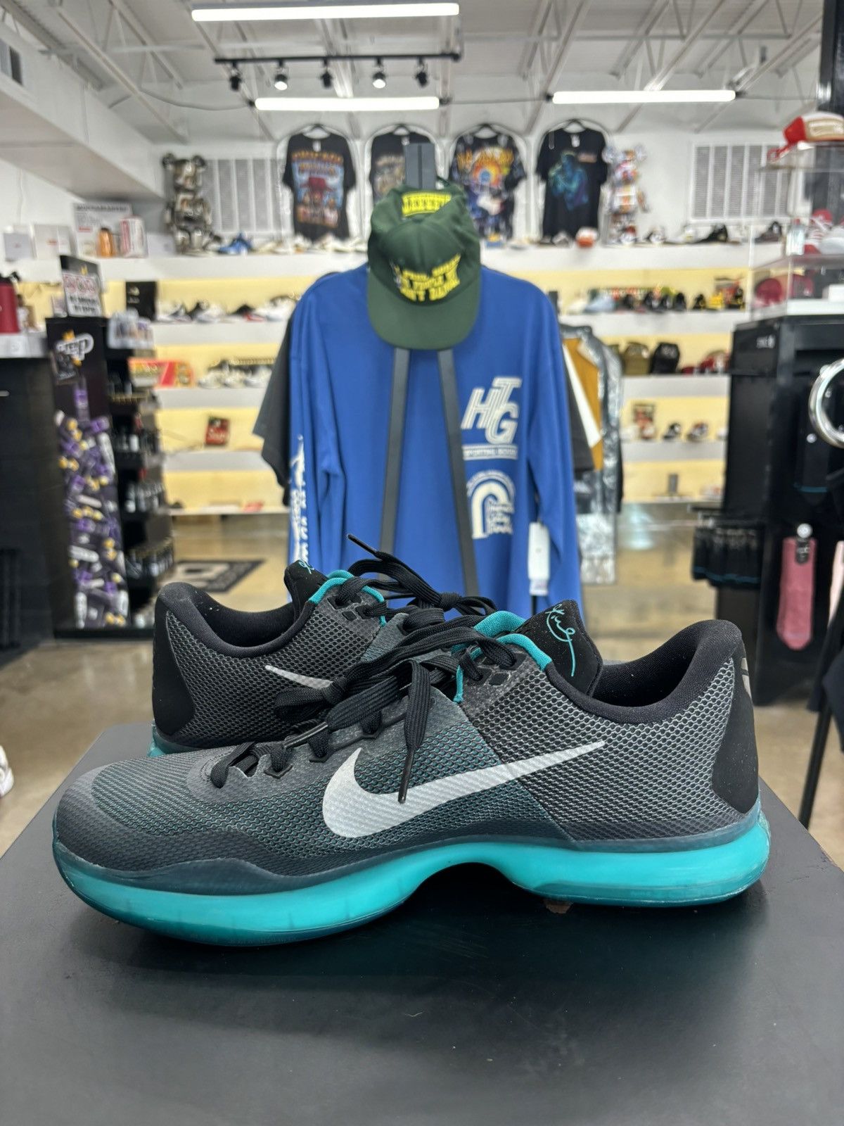 Nike Nike Kobe 10 Radiant Emerald Sz. 12.5 Size US 12.5 / EU 45-46 - 3 Thumbnail