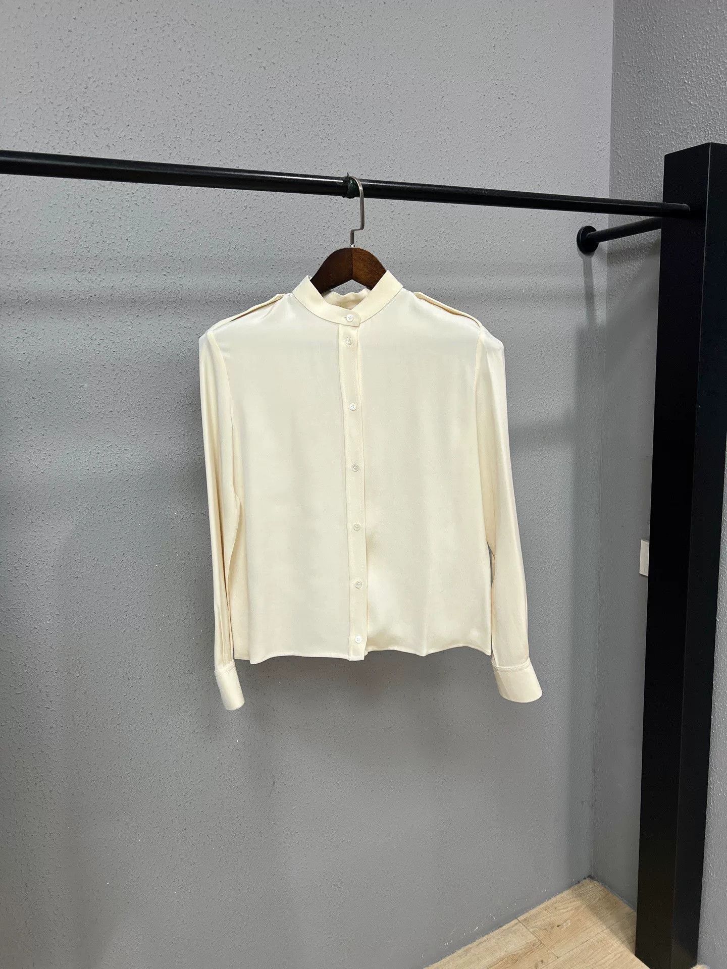 Celine Celine Silk Shirt Size M / US 6-8 / IT 42-44 - 1 Thumbnail